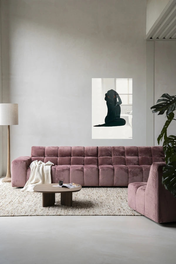 Kunsttrykk på syrefritt papir, lerret og glass. Motiv av svart, kvinnelig siluett mot hvit bakgrunn.