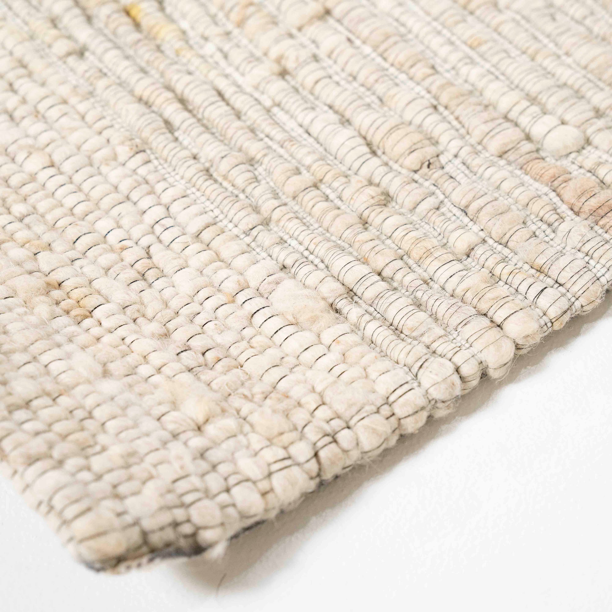 Kremfarget gulvteppe i vevd ull