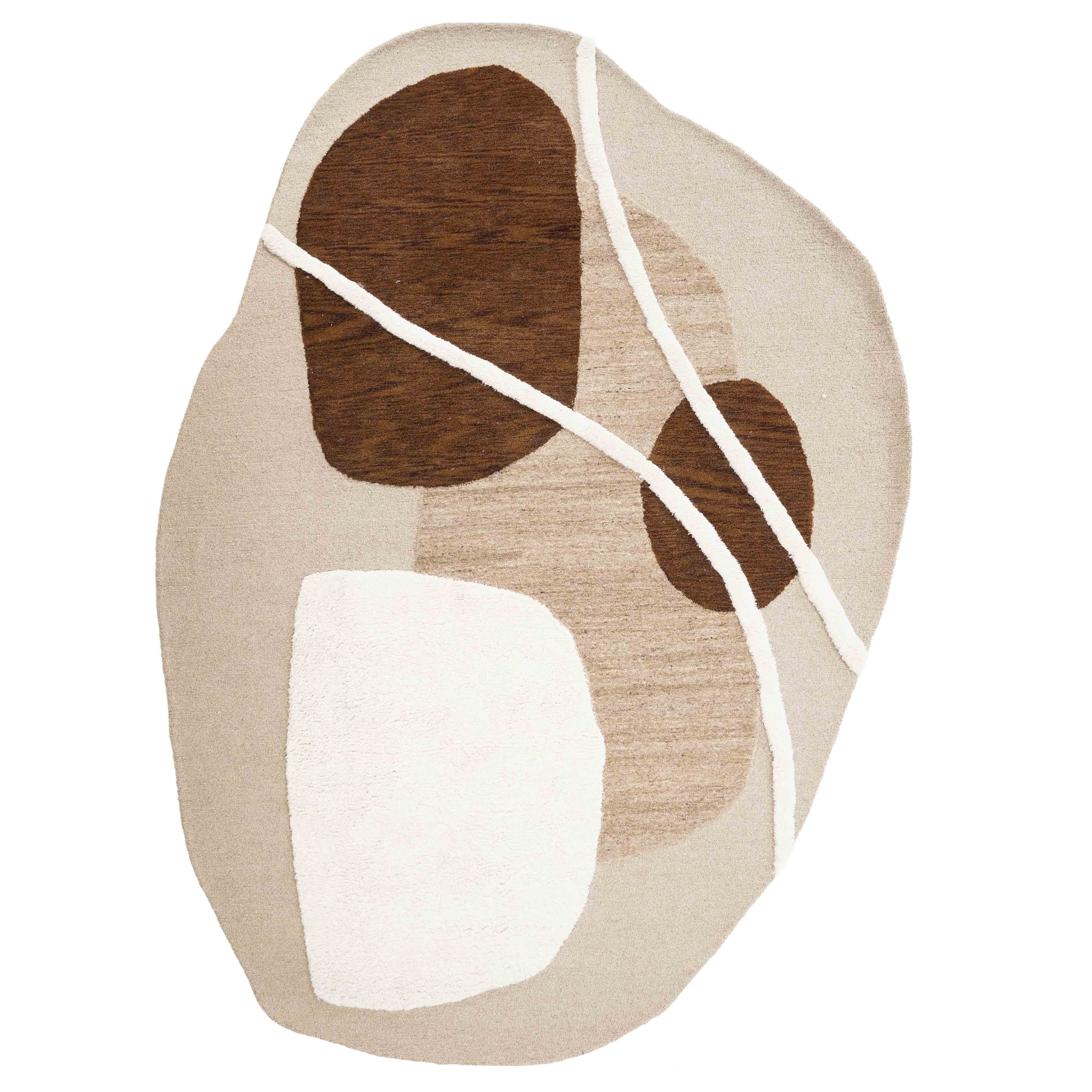 Gulvteppe i organiske former. Beige grrunnfarge med brune og hvite fargeflater.