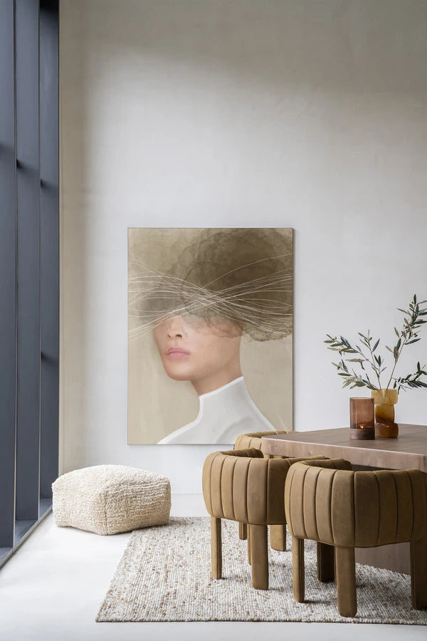 Kunsttrykk på syrefritt papir, lerret og glass. Motiv av kvinne med hodet i en mørk sky. Beige, myke fargetoner.