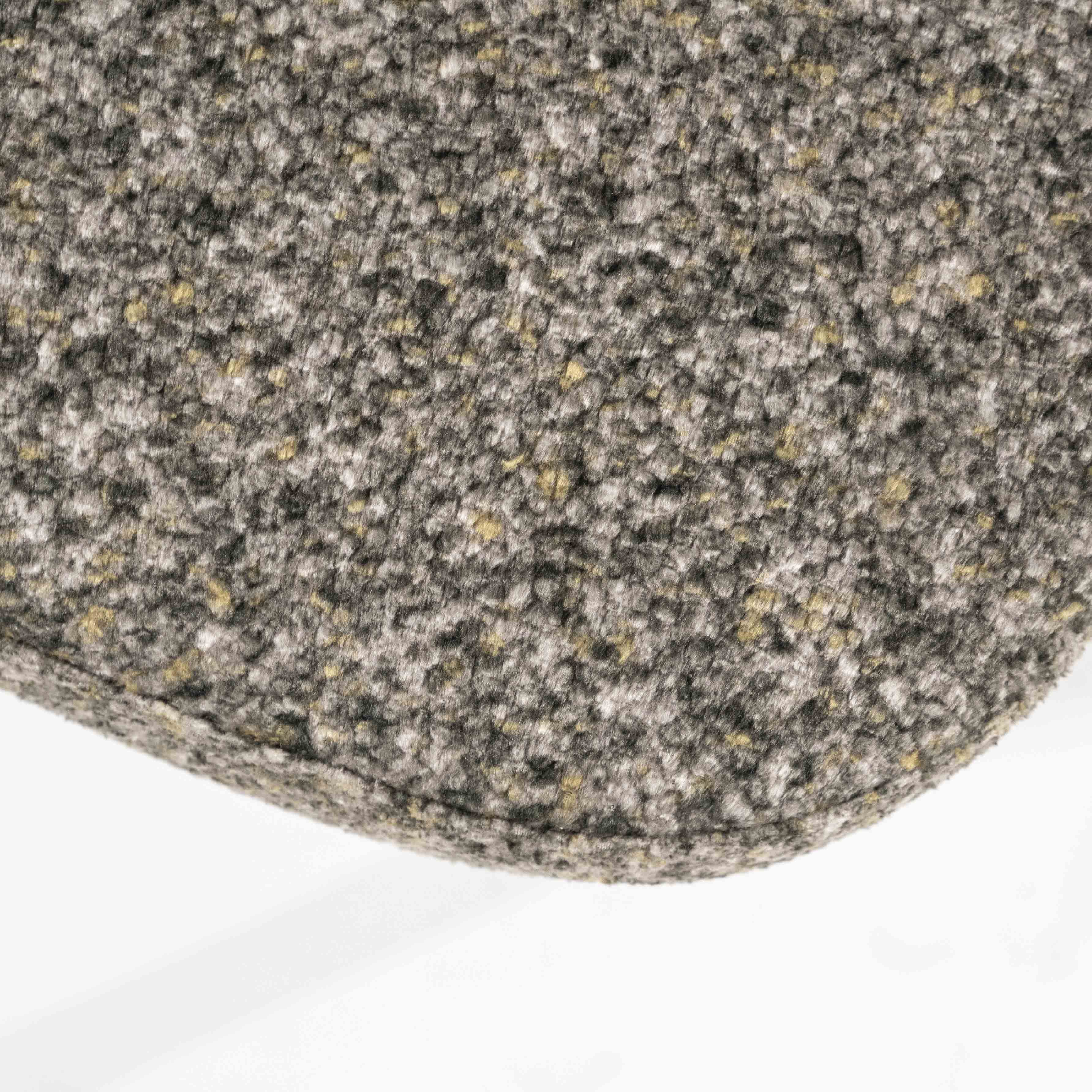 Lenestol i grønn melert stoff og svarte metallben