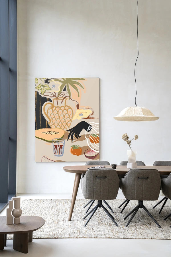 Kunsttrykk på syrefritt papir, lerret og glass. Motiv: et dekket bord med blomster, frukt og grønnsaker og en hånd som trer inn i bildet.