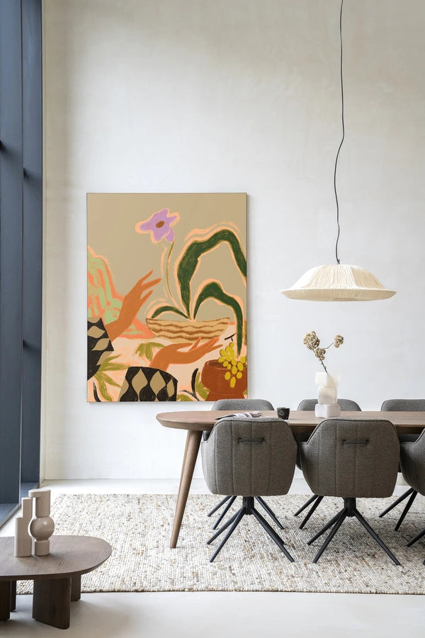 Kunsttrykk på syrefritt papir, lerret og glass. Motiv: hender som holder en blomsterkrukke. 