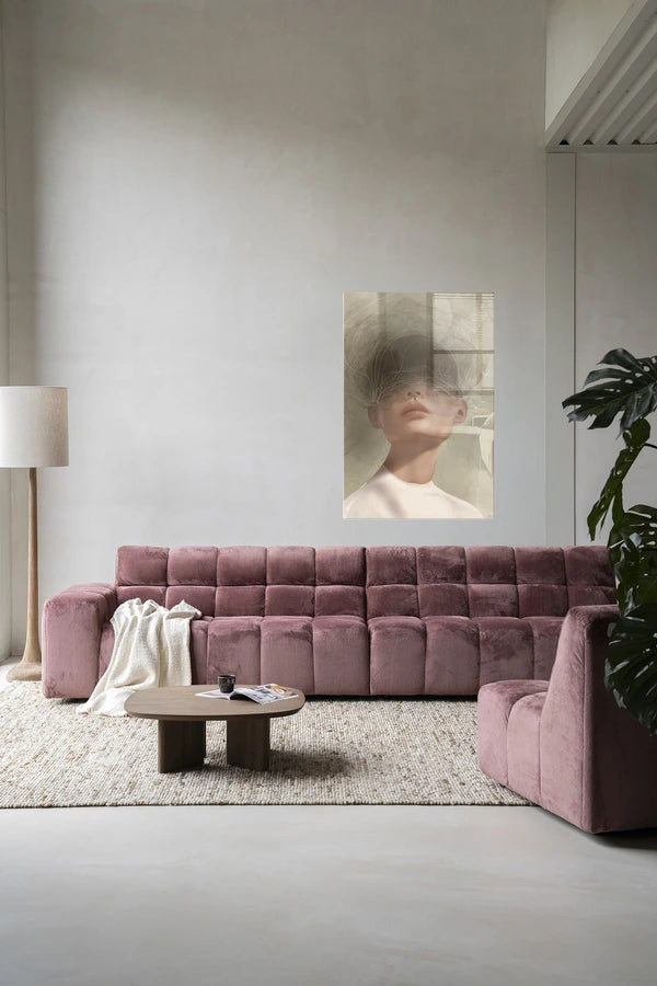 Kunsttrykk på syrefritt papir, lerret og glass. Motiv: dame i hvit bluse med hodet i en mørk sky.