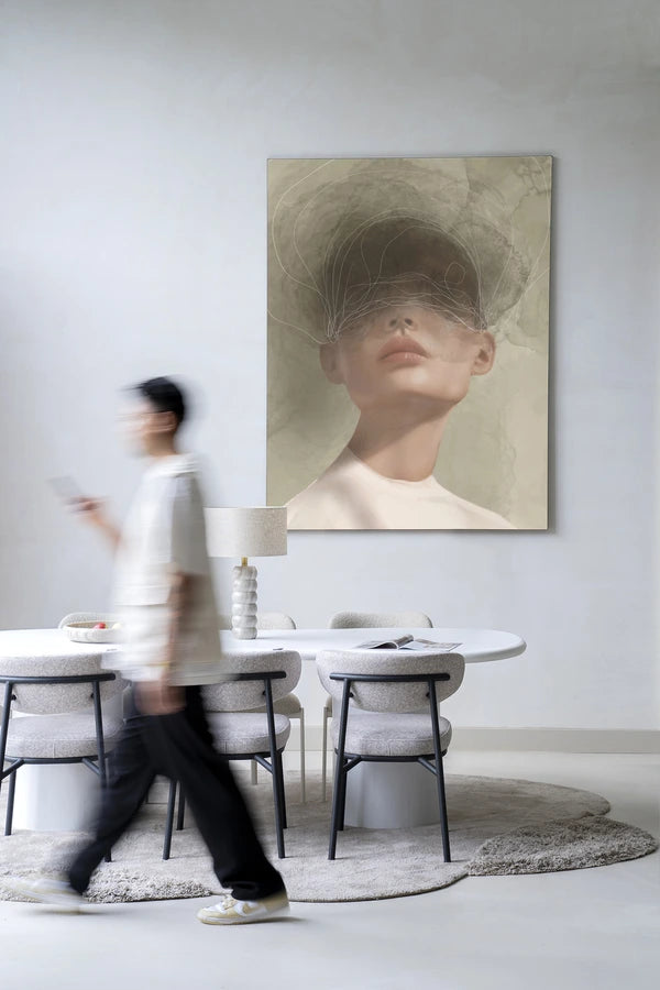 Kunsttrykk på syrefritt papir, lerret og glass. Motiv: dame i hvit bluse med hodet i en mørk sky.