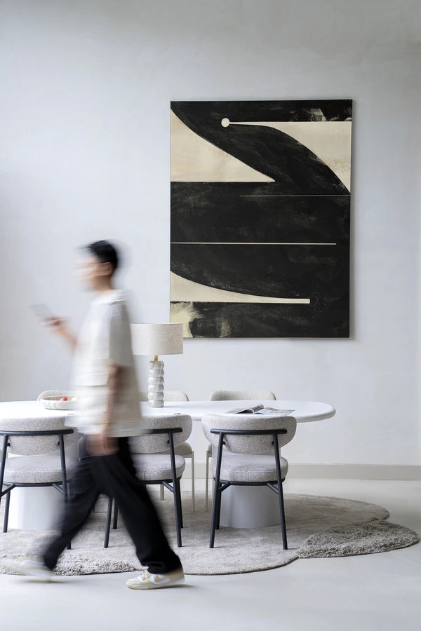 Abstrakt bildekunst i svart og lyse kremfarger. Kunsttrykk på syrefritt papir, lerret og glass. 