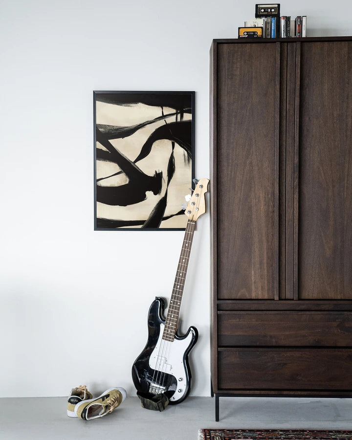 Abstrakt bildekunst med høy kontrast mellom svart og beige.A Kunsttrykk på syrefritt papir, lerret og glass. 