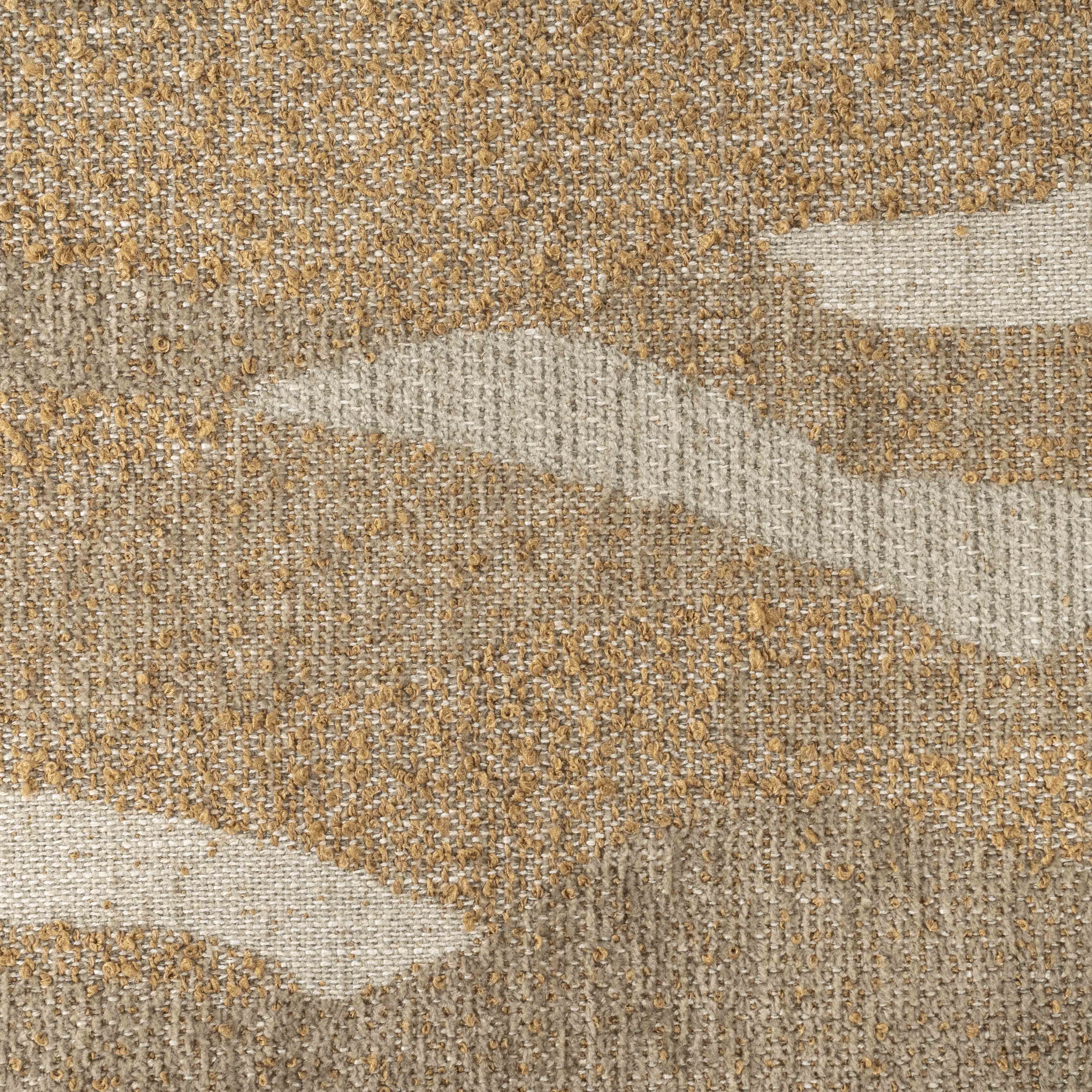 Stoffprøve: Firkantet puff i organisk mønster. Hvite og lysebrun/sandfargede fargefelt.