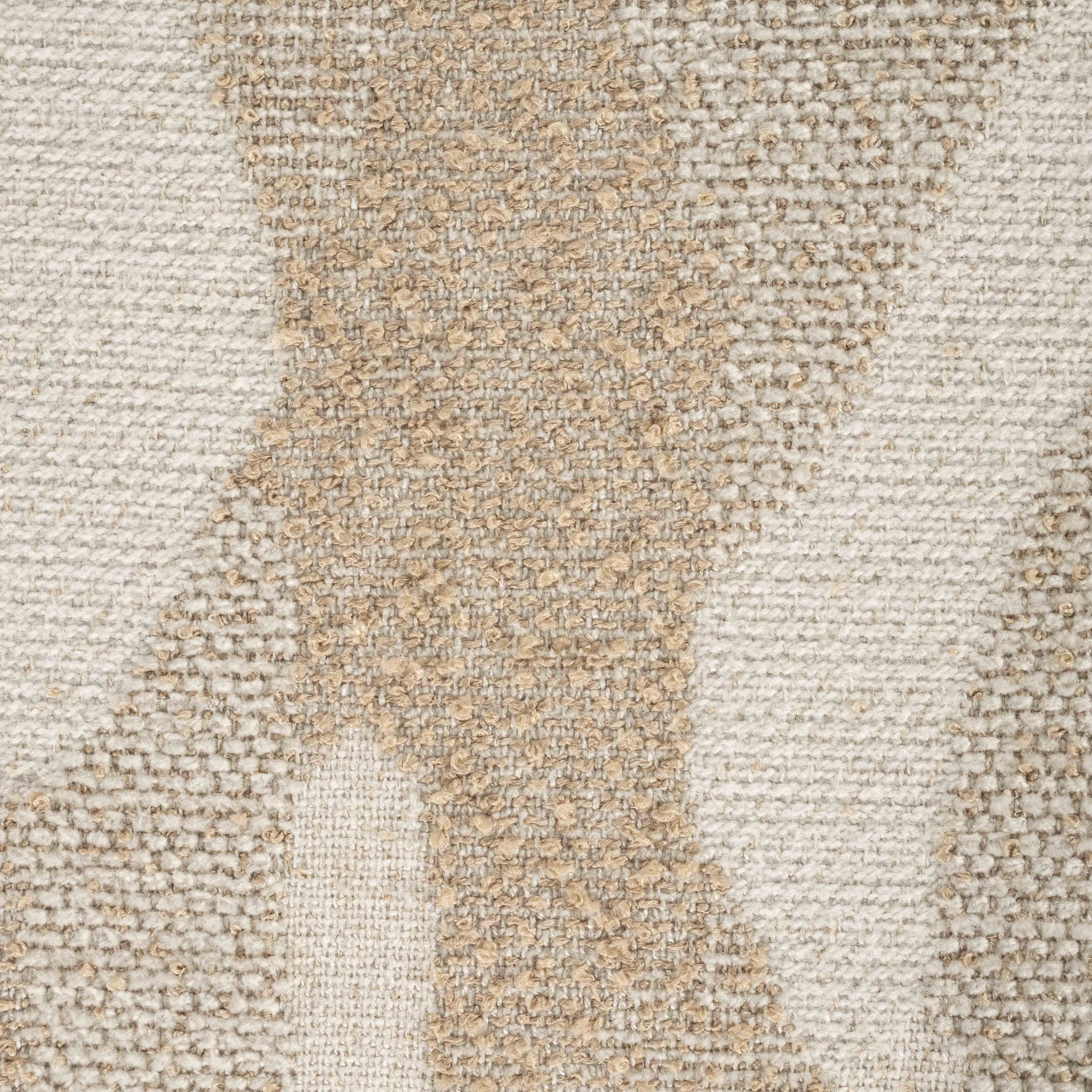 Fargeprøve: Avlang firkantet puff i organisk mønster. Hvite og lysbeige fargede felt.