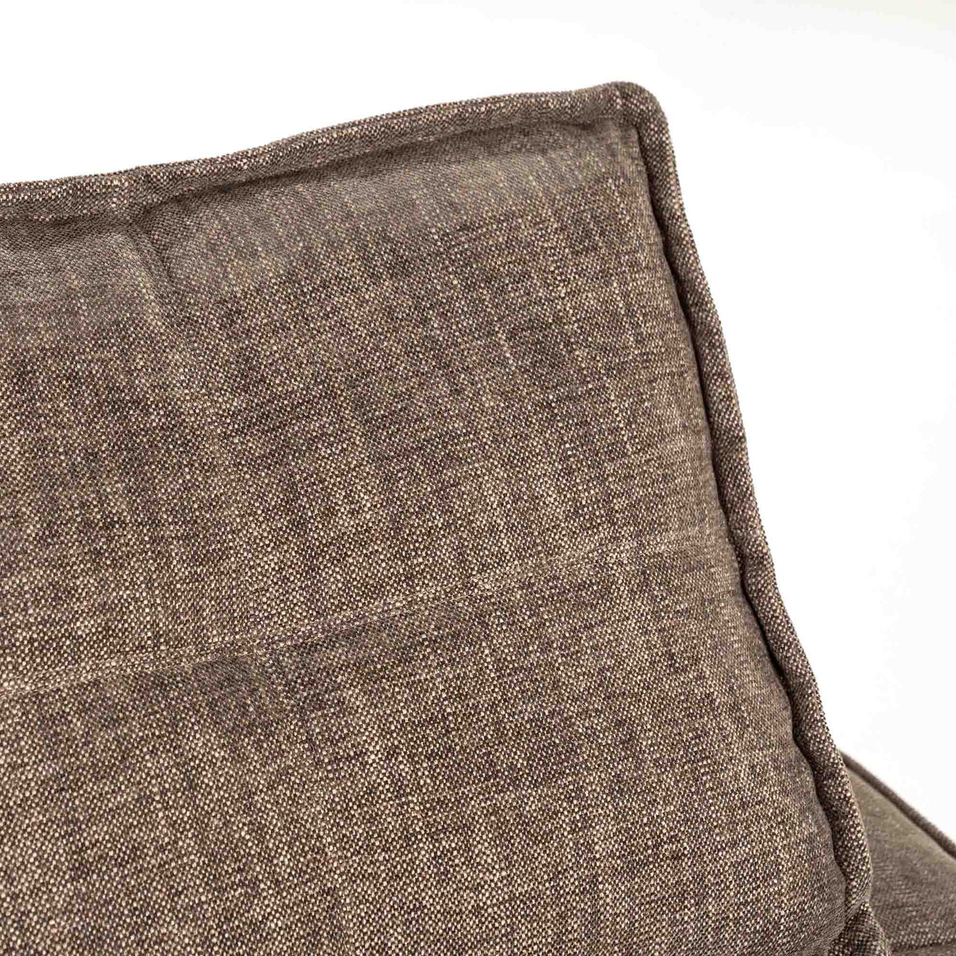 Mørk brun lounge-stol
