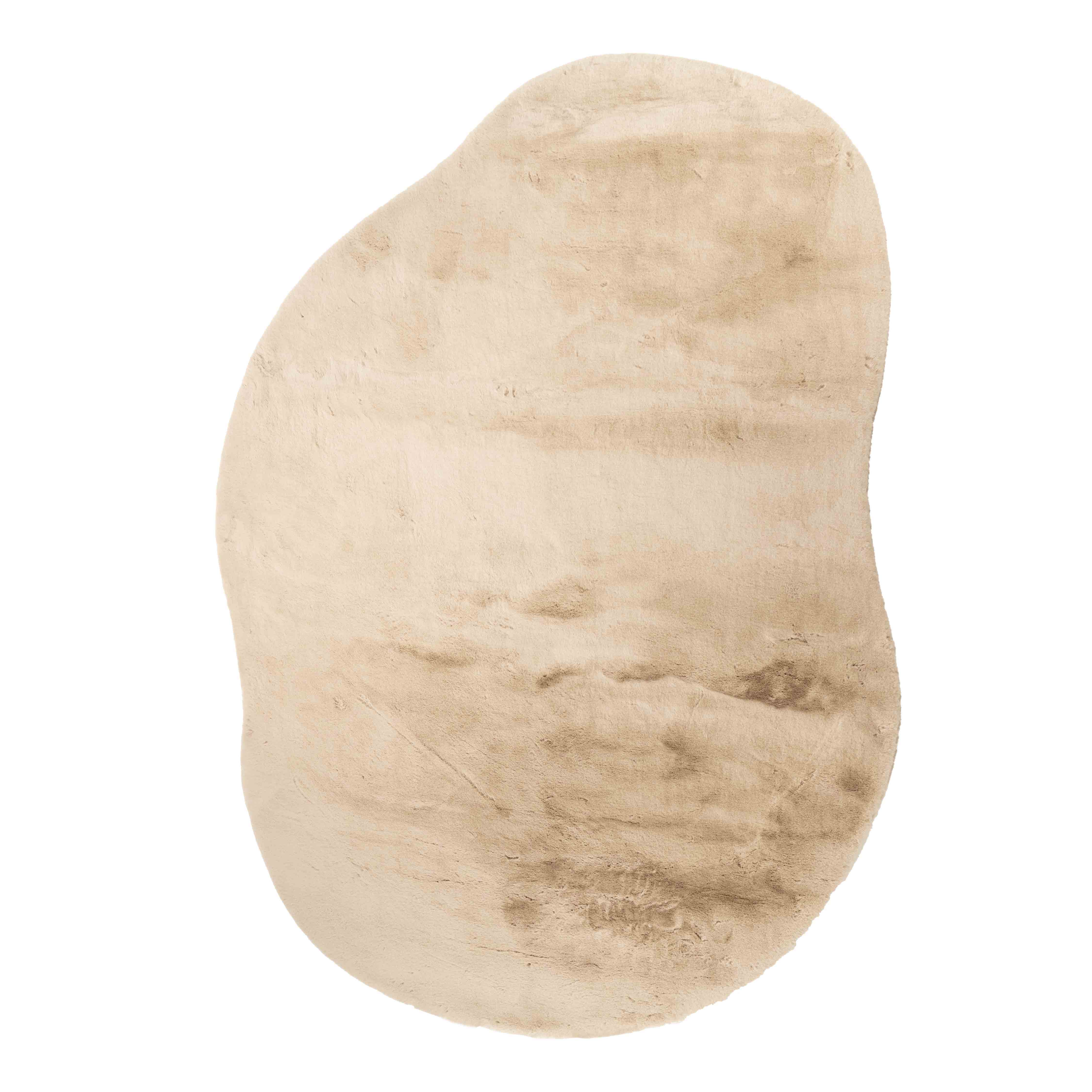 Beige gulvteppe i organiske former.