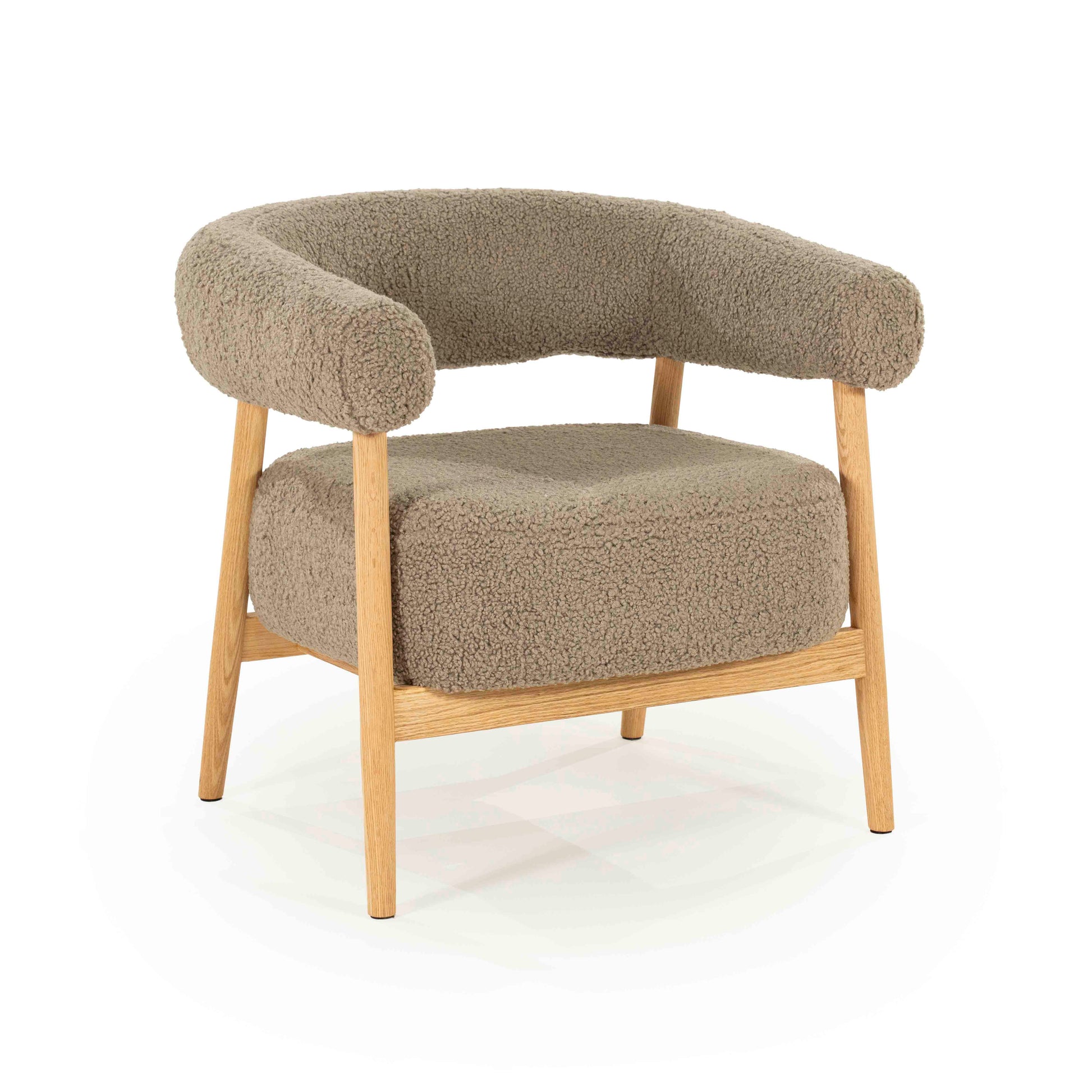 Lenestol med lysbrunt / mørk sandfarget teddystoff og lyse eikeben