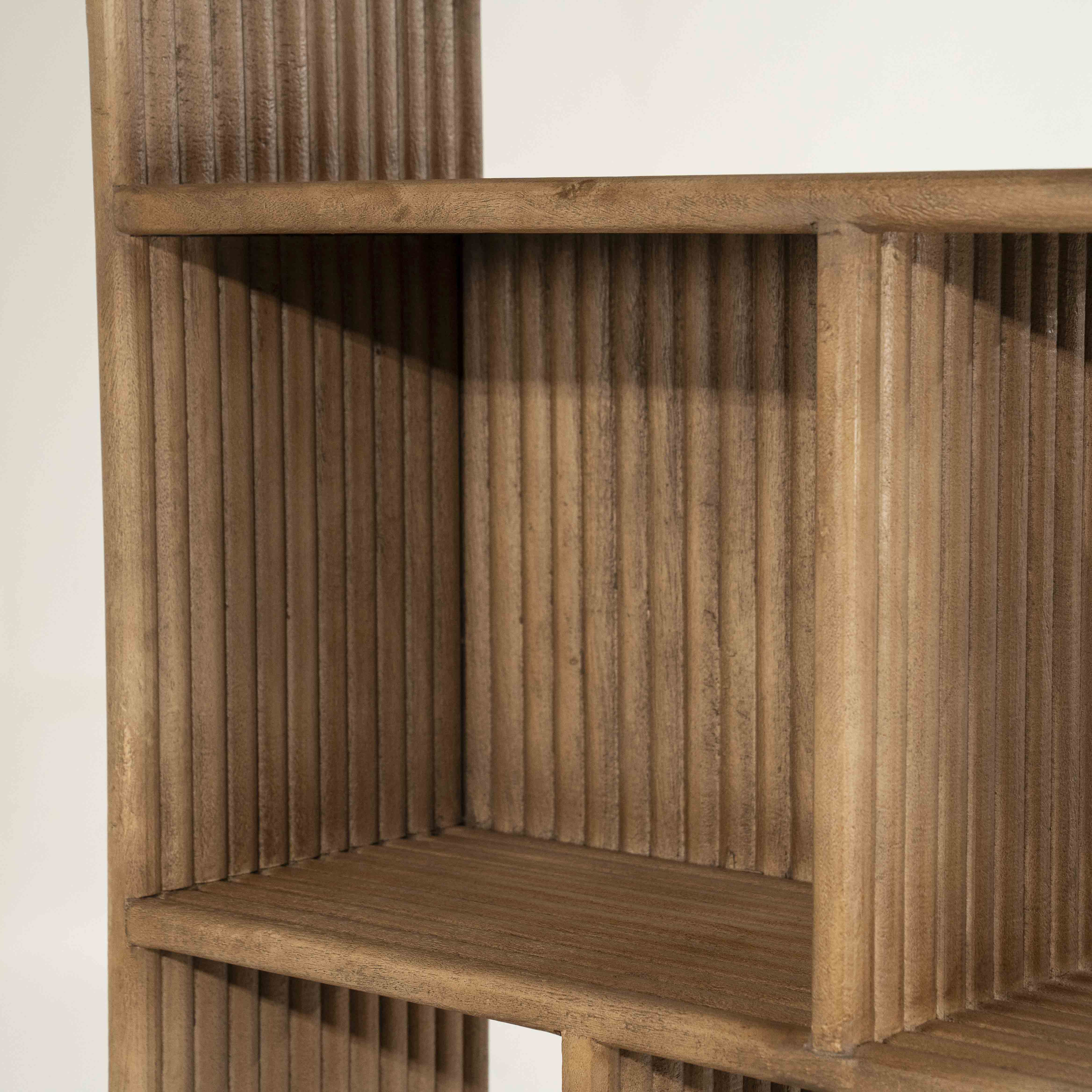 Rigato bokhylle i mangotre