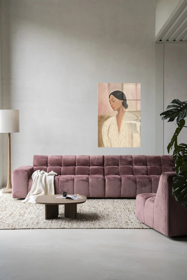 Bildemotiv av dame med mørkt hår i knute. Lyse, sarte fargetoner. Kunsttrykk på syrefritt papir, lerret og glass.