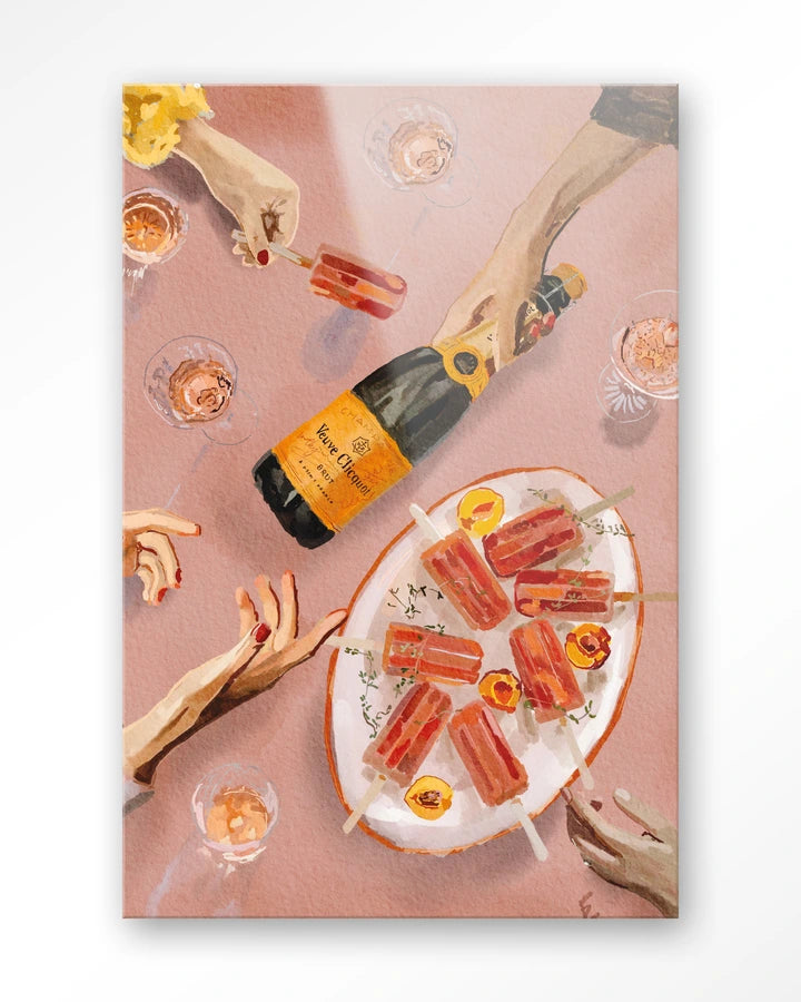 Maleri av et bord med champangeflaske, fat med ispinner og mange glass med drikke. Kunsttrykk på syrefritt papir, lerret og glass. Mørkt og litt mystiskt uttrykk.