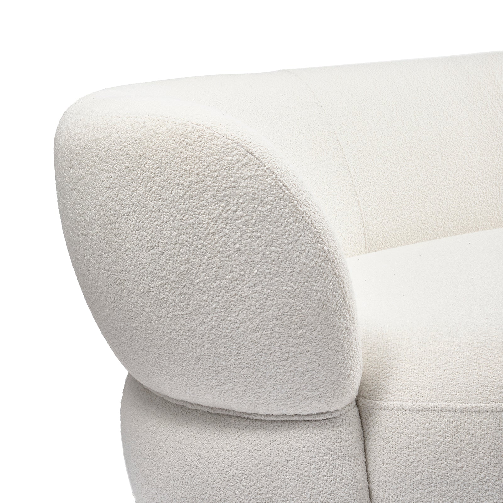 Nærbilde: Hvit buet sofa 3-seter i myke, organiske former. Bouclé-stoff