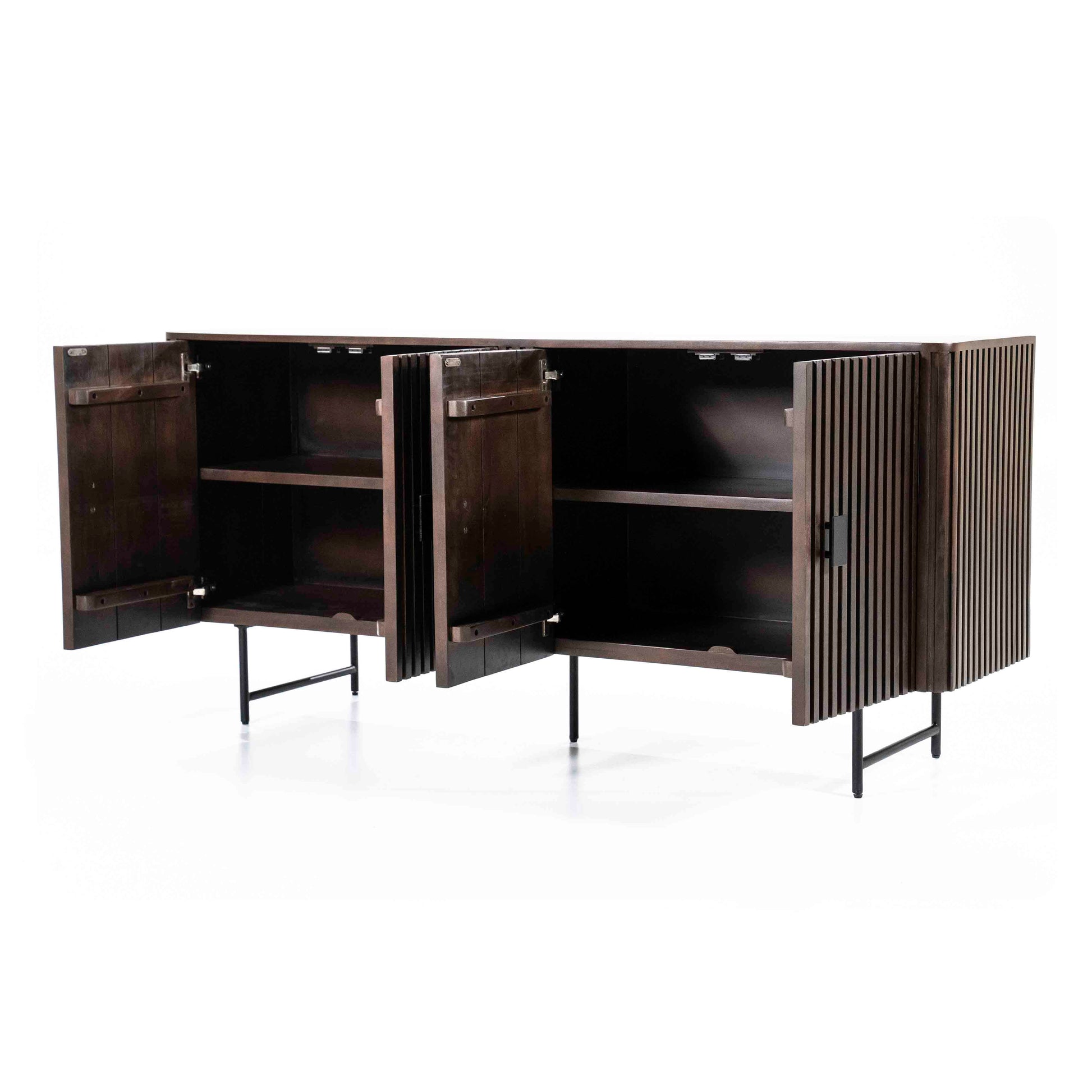 Skjenk i mørk mangotre. Ben og knotter i svart metall.