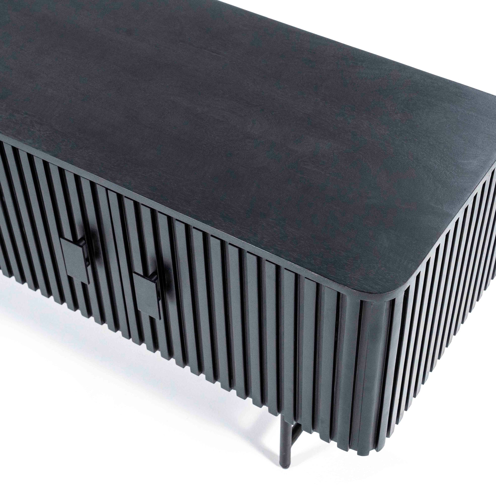 Skjenk i svart mangotre. Ben og knotter i svart metall.