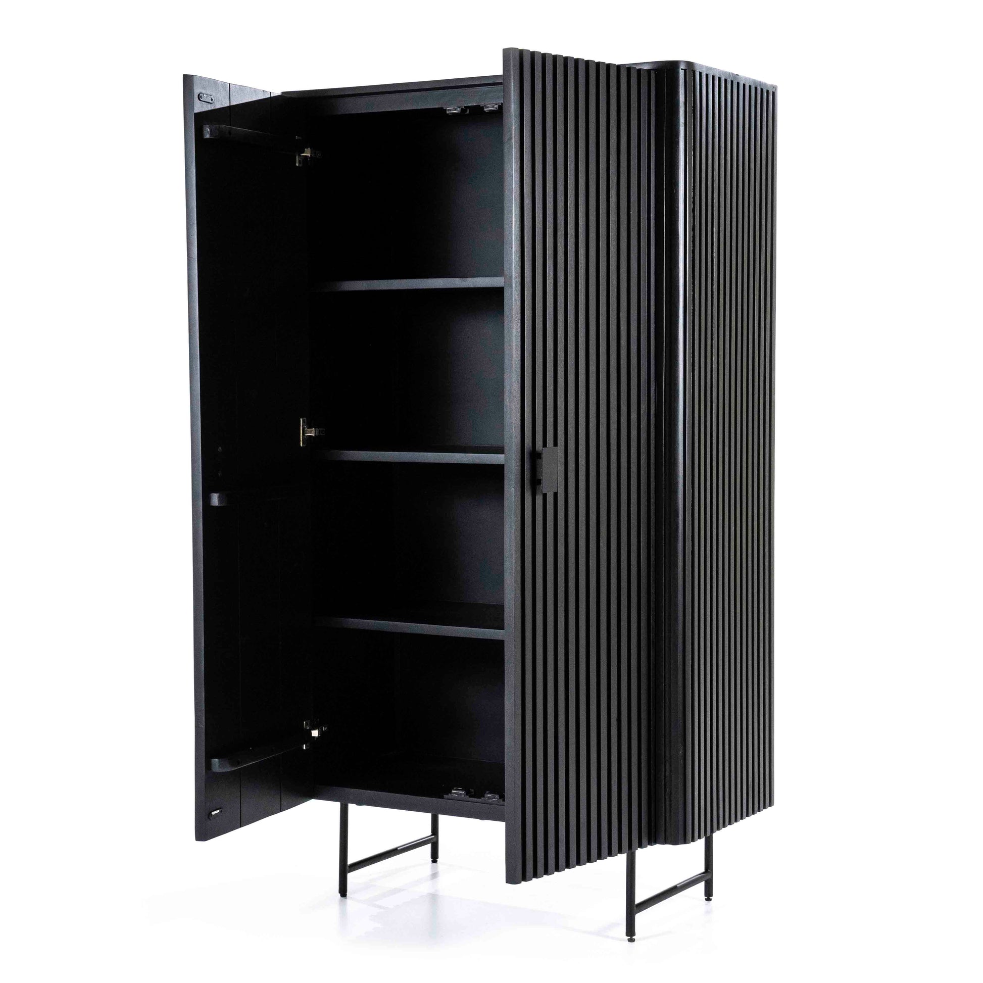 Remi skap i svart mangotre og metallben.