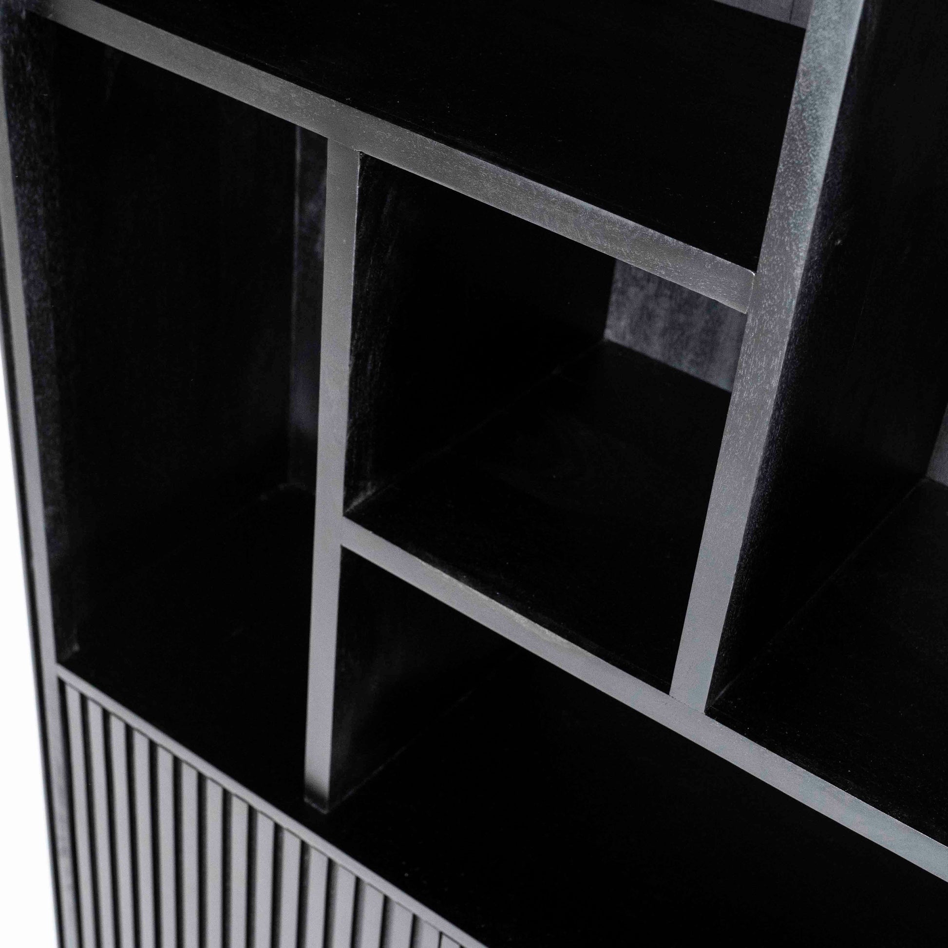 Remi bokhylle med dører. Svart mangotre.