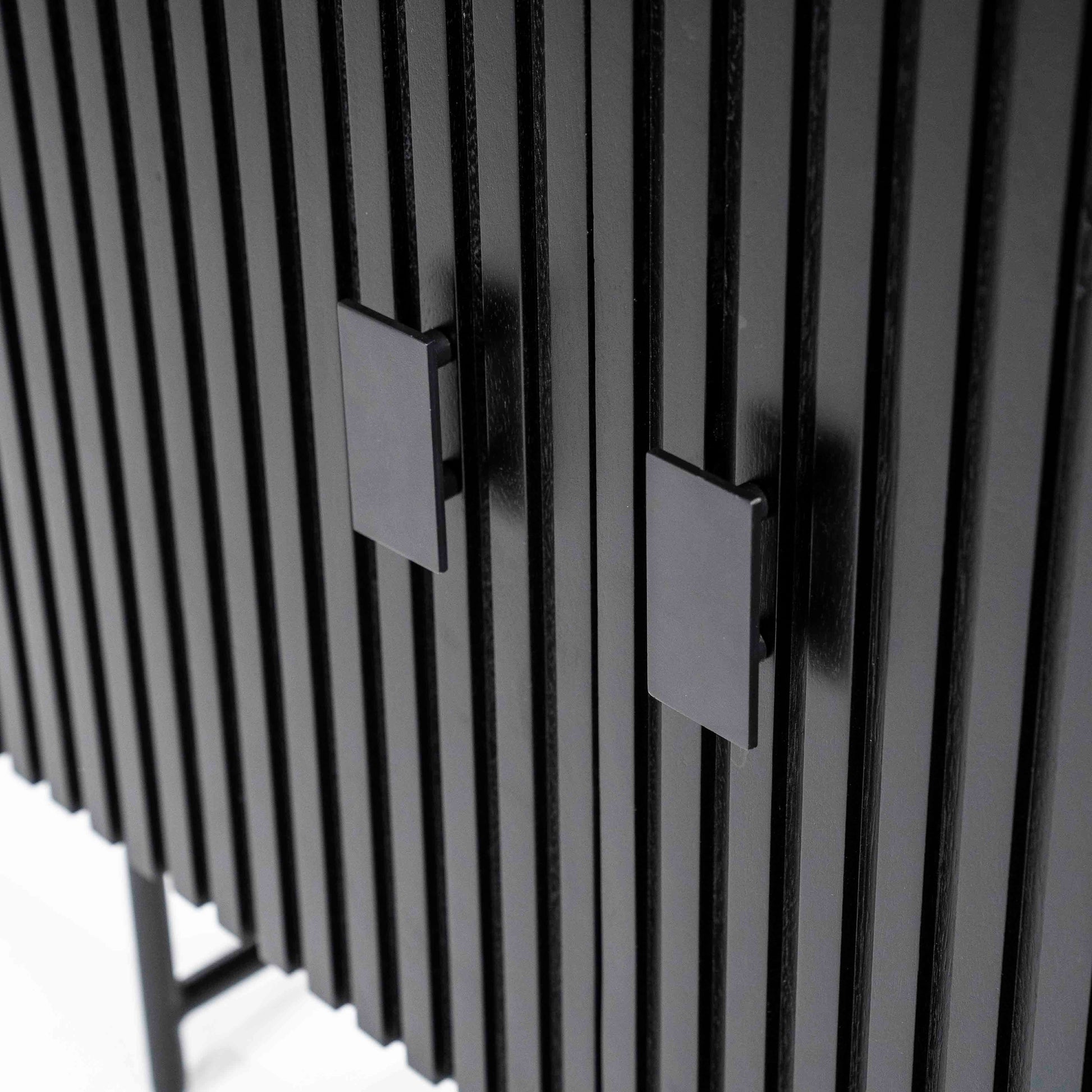 Remi bokhylle med dører. Svart mangotre.