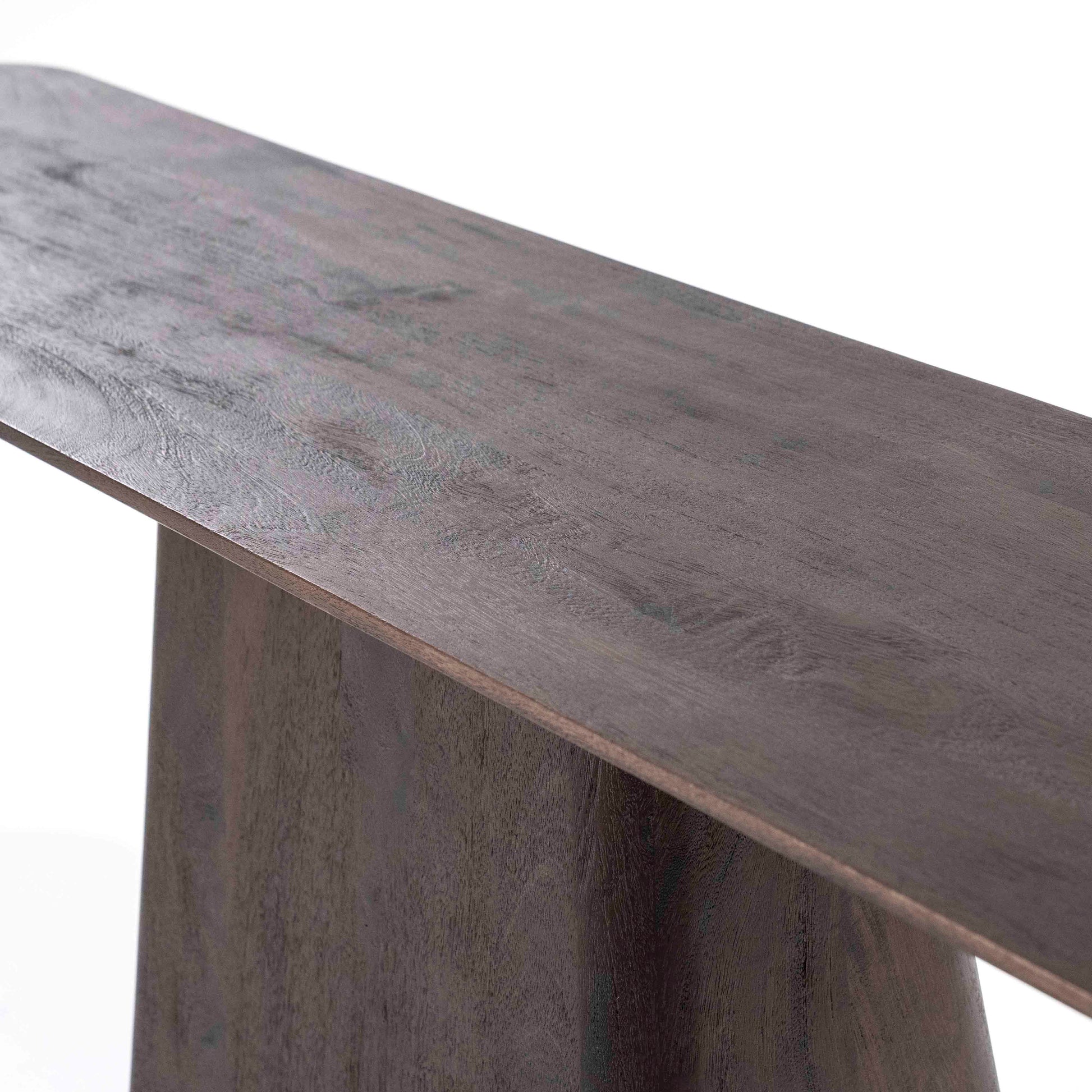 Konsollbord i mlrkebrunt mangotre. Stilrent og enkelt design