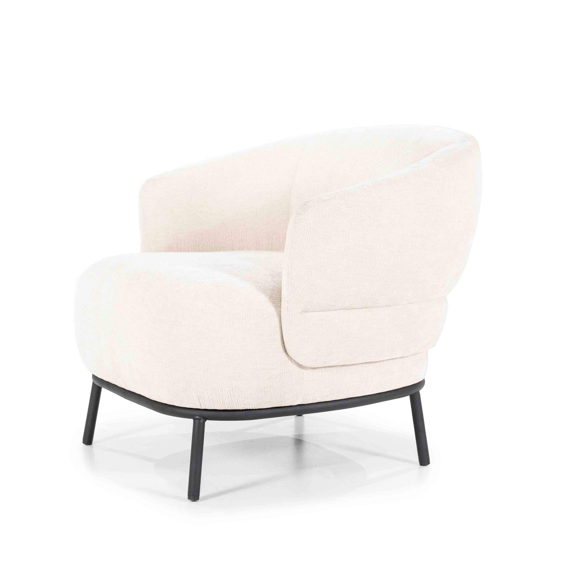 David lysbeige lenestiol med metallben. Loungestol / Lounge chair