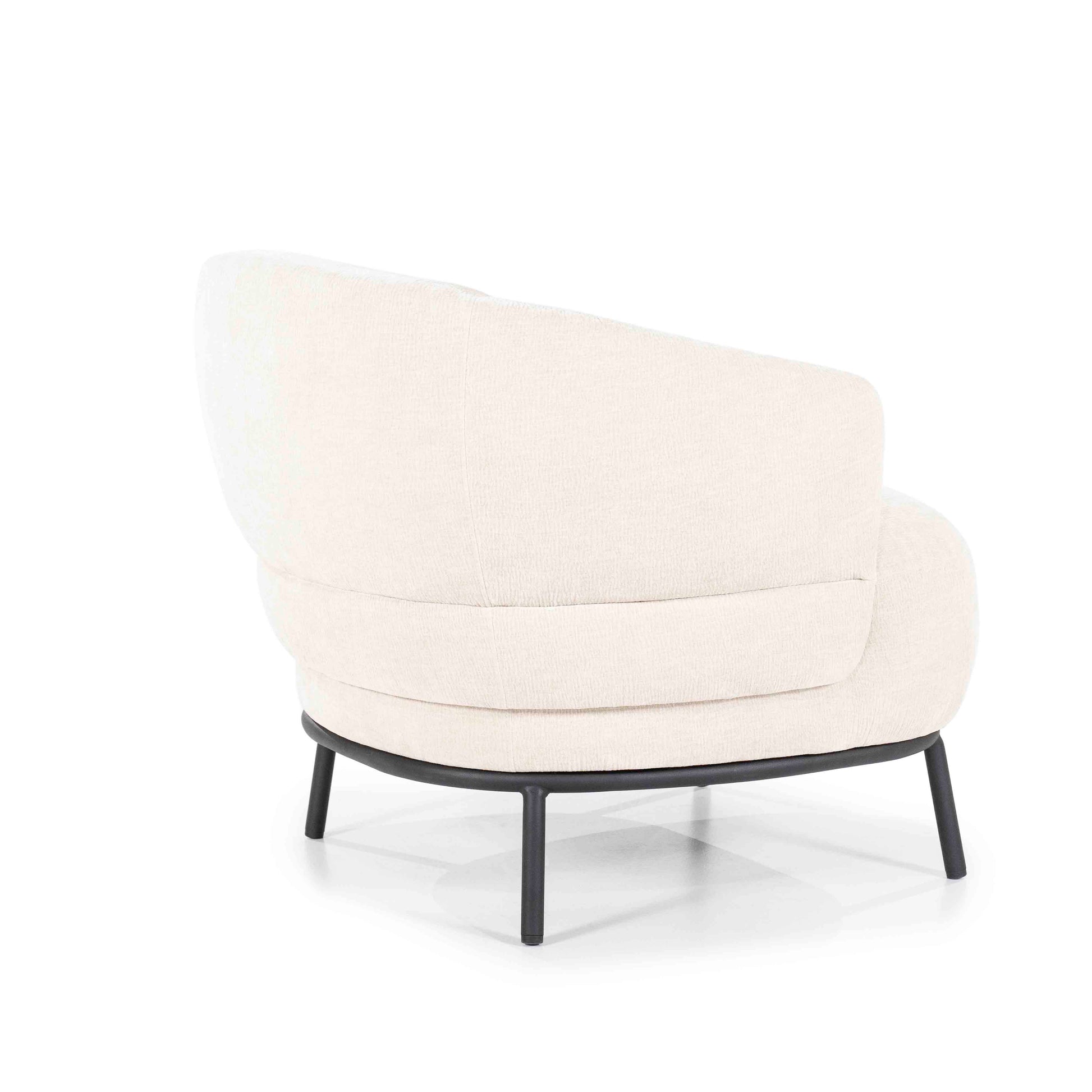 David lysbeige lenestiol med metallben. Loungestol / Lounge chair