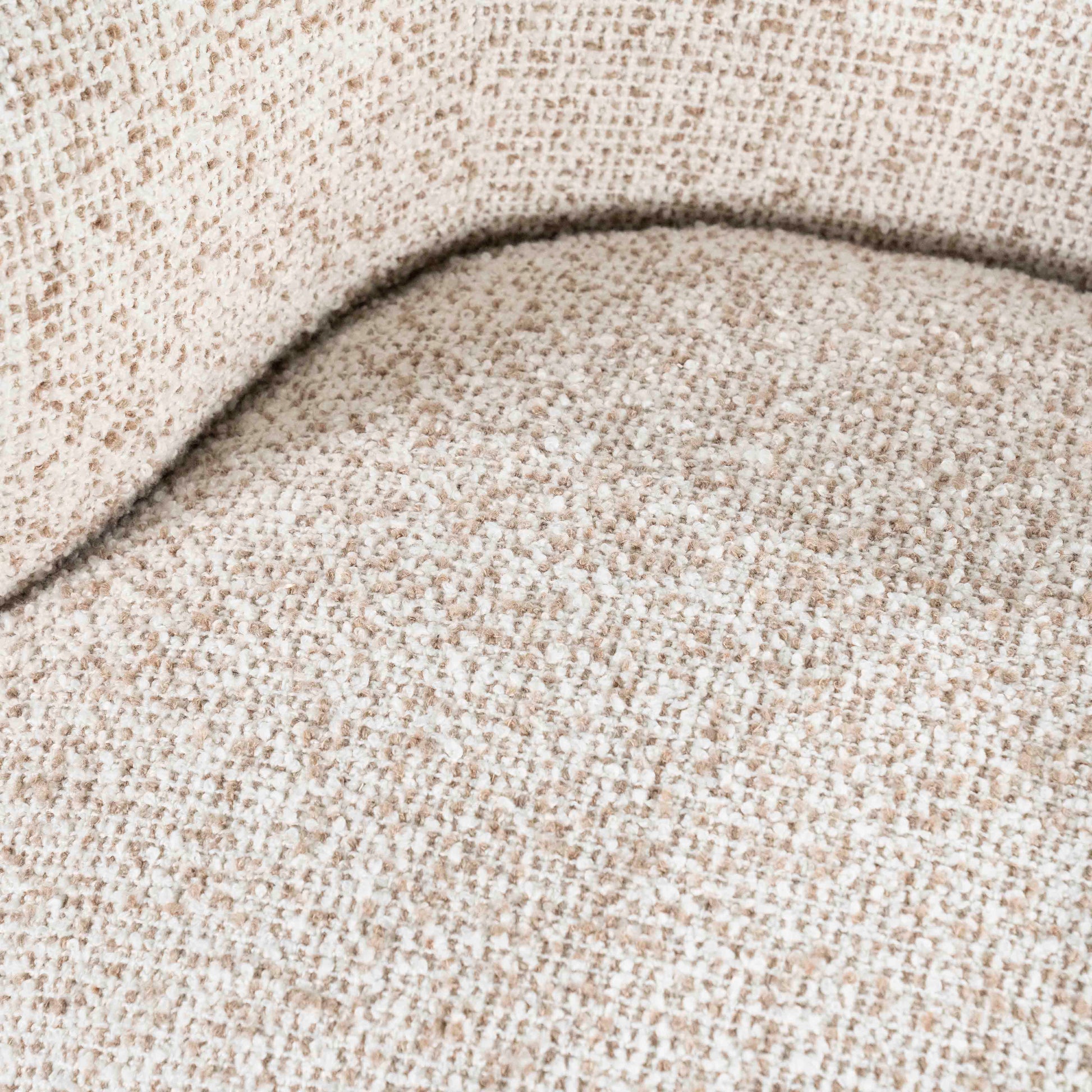 Maeve Loungestol, Beige Maywood. Myk, rund lenestol. Lounge chair