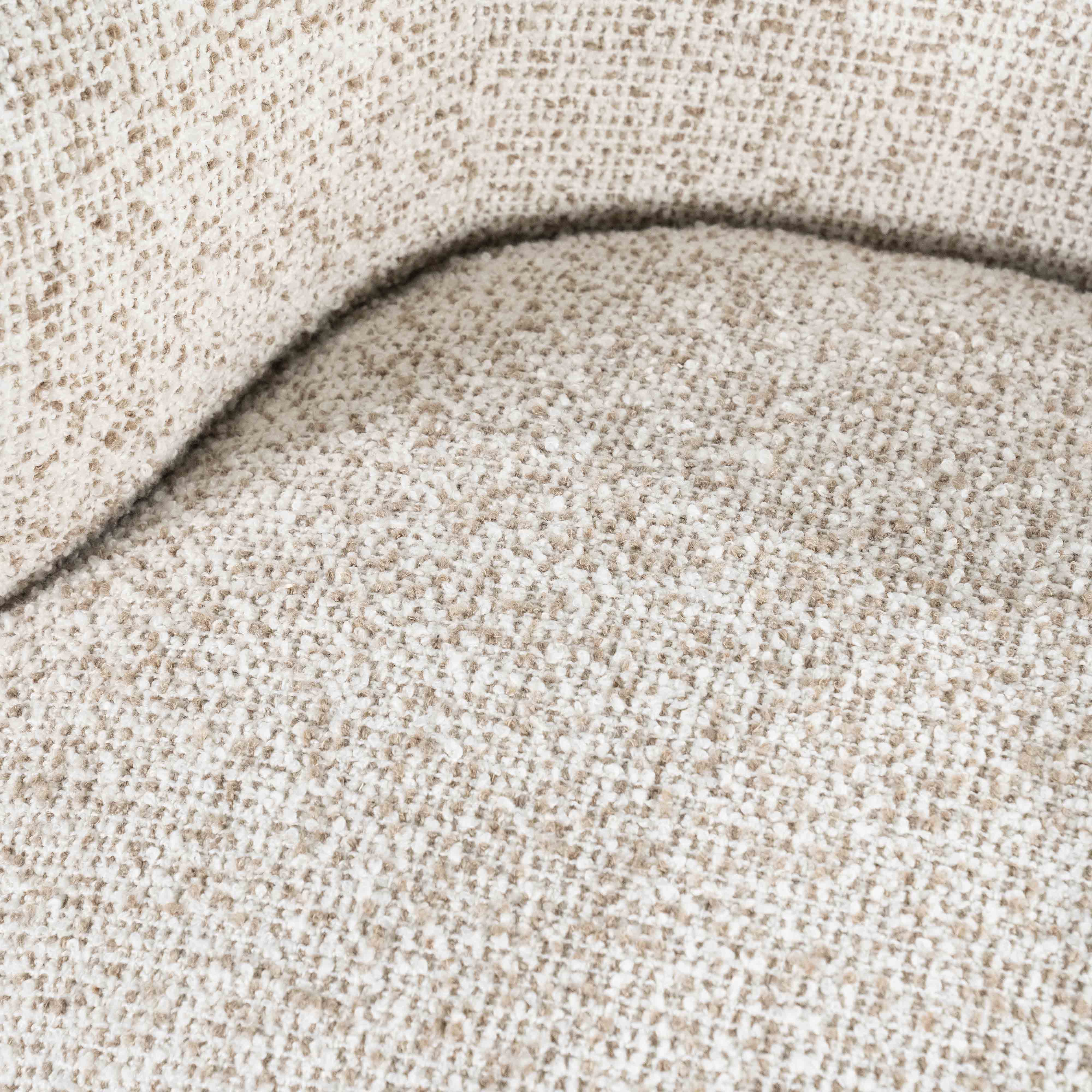 Maeve Loungestol, Beige Maywood. Myk, rund lenestol. Lounge chair