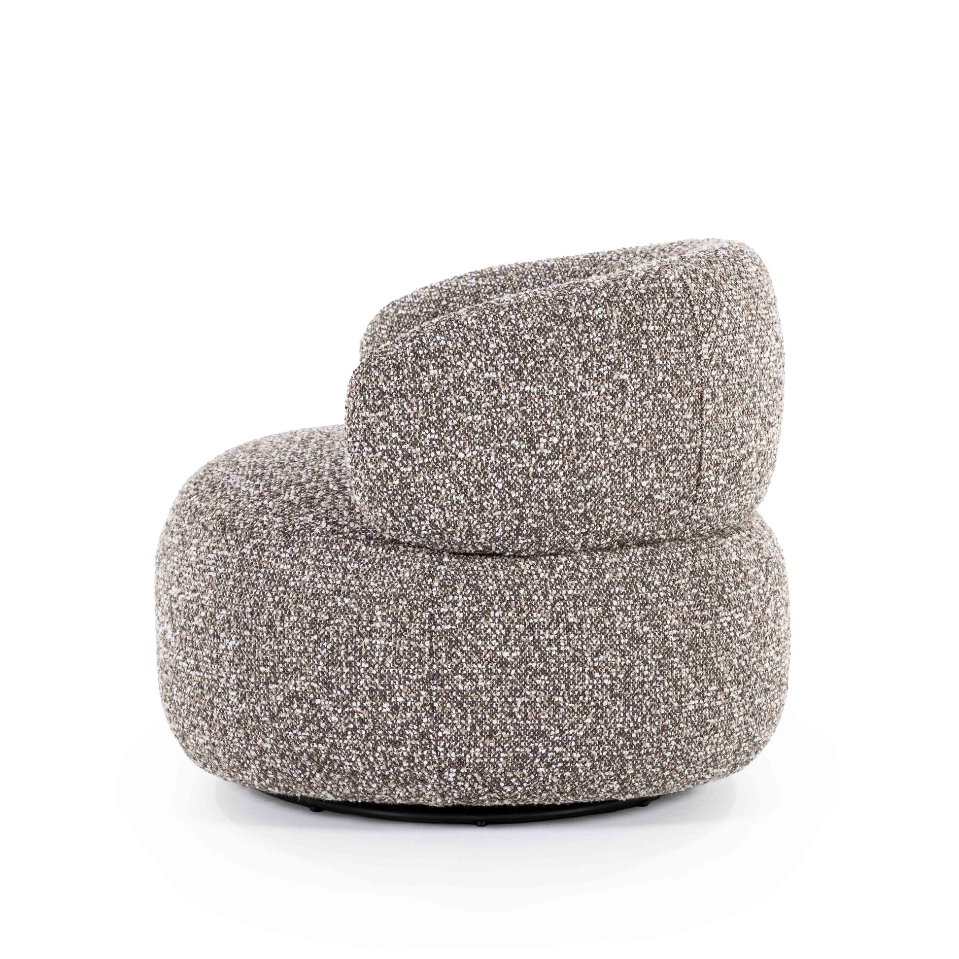 Maeve Loungestol, Taupe Maywood. Rund og myk lenestol. Lounge chair.