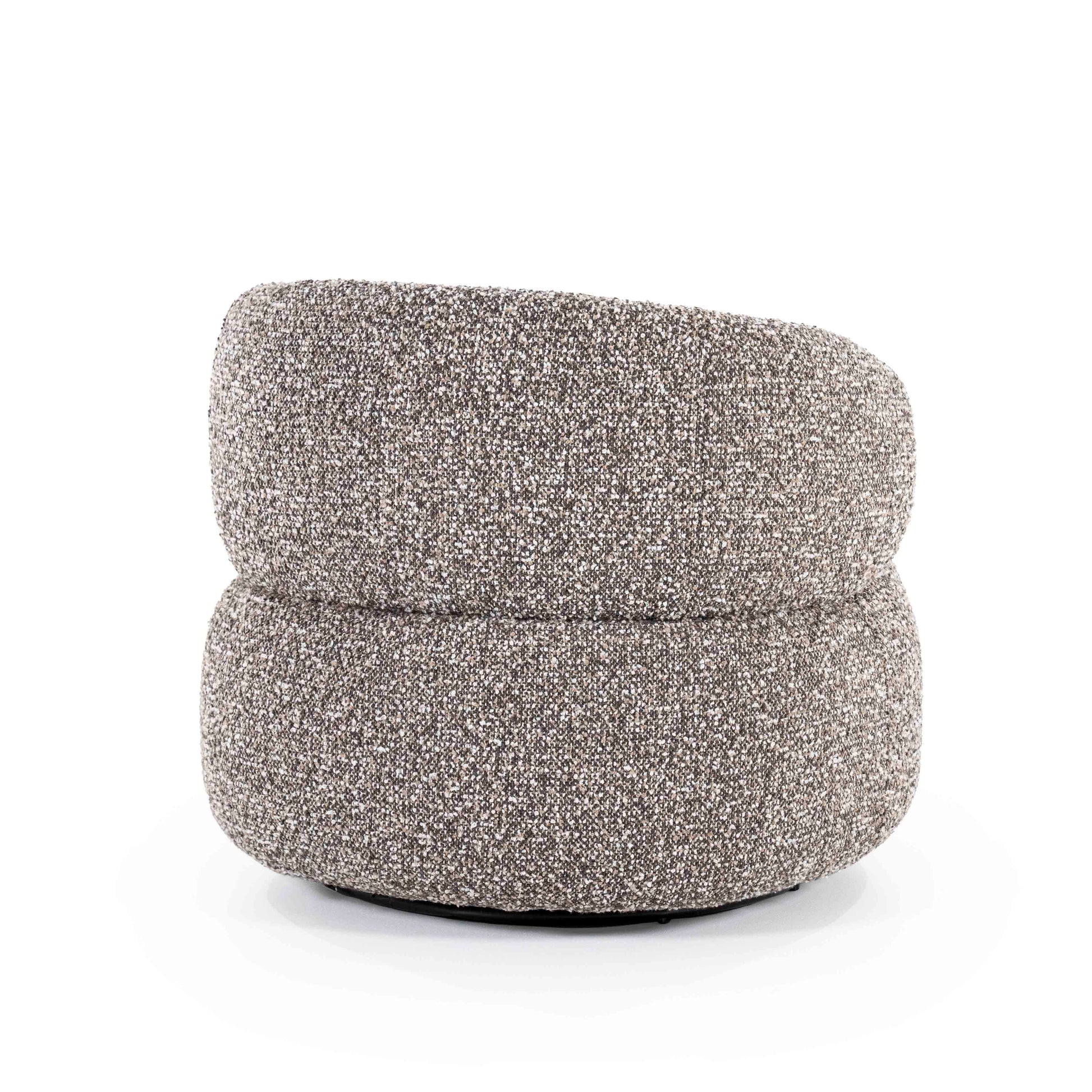 Maeve Loungestol, Taupe Maywood. Rund og myk lenestol. Lounge chair.