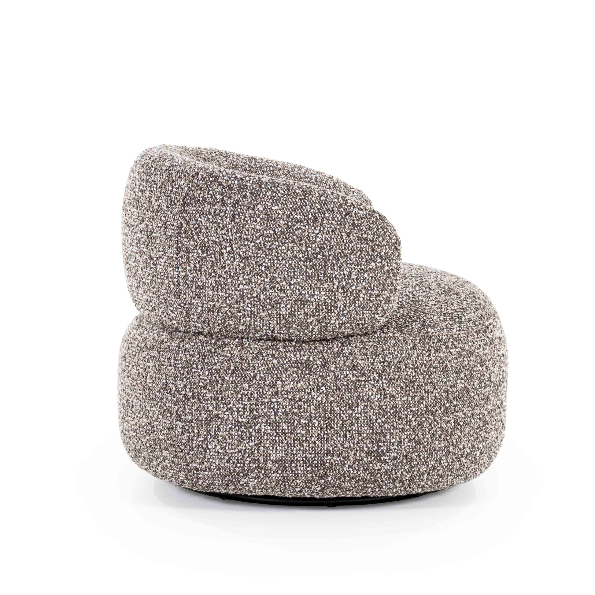 Maeve Loungestol, Taupe Maywood. Rund og myk lenestol. Lounge chair.