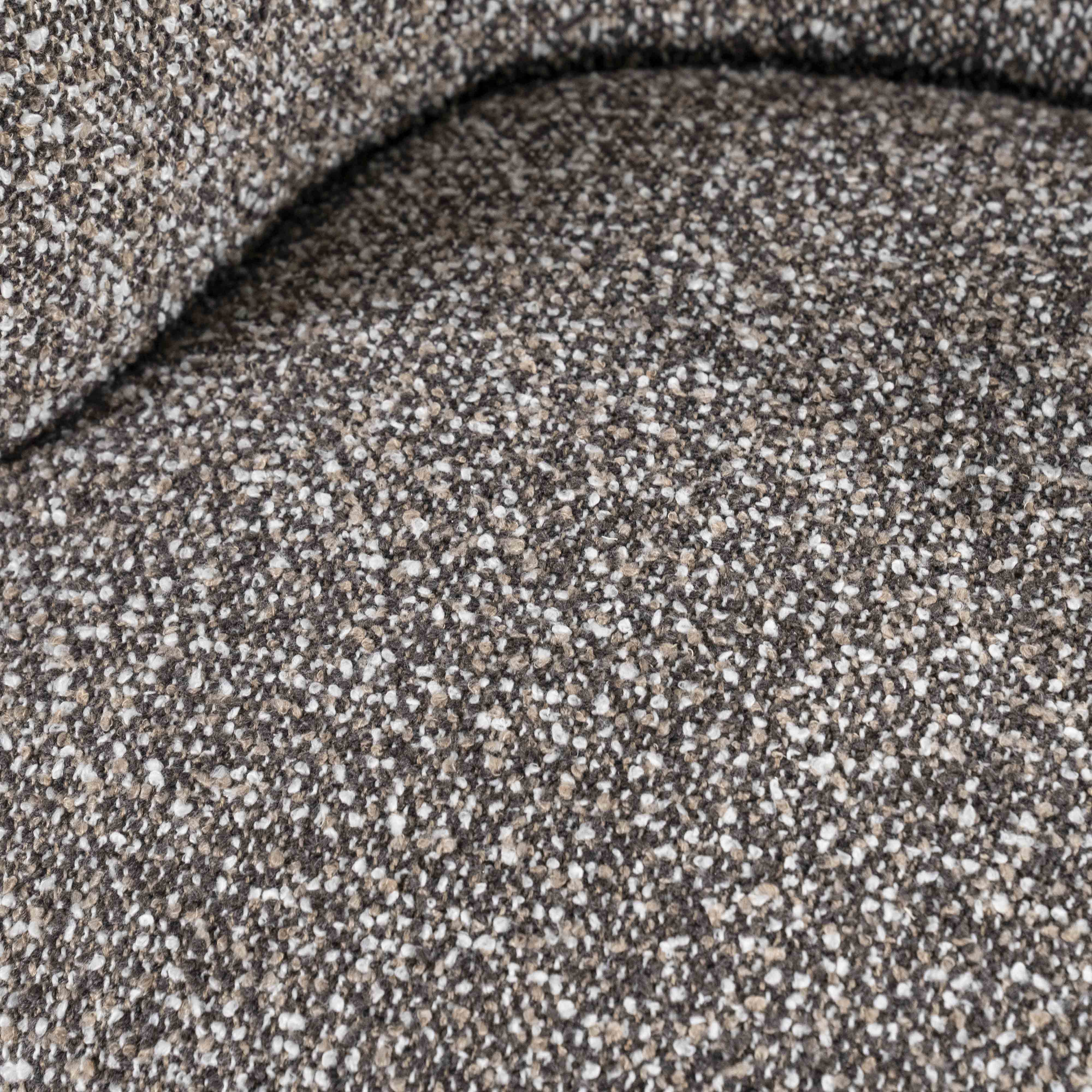 Maeve Loungestol, Taupe Maywood. Rund og myk lenestol. Lounge chair.