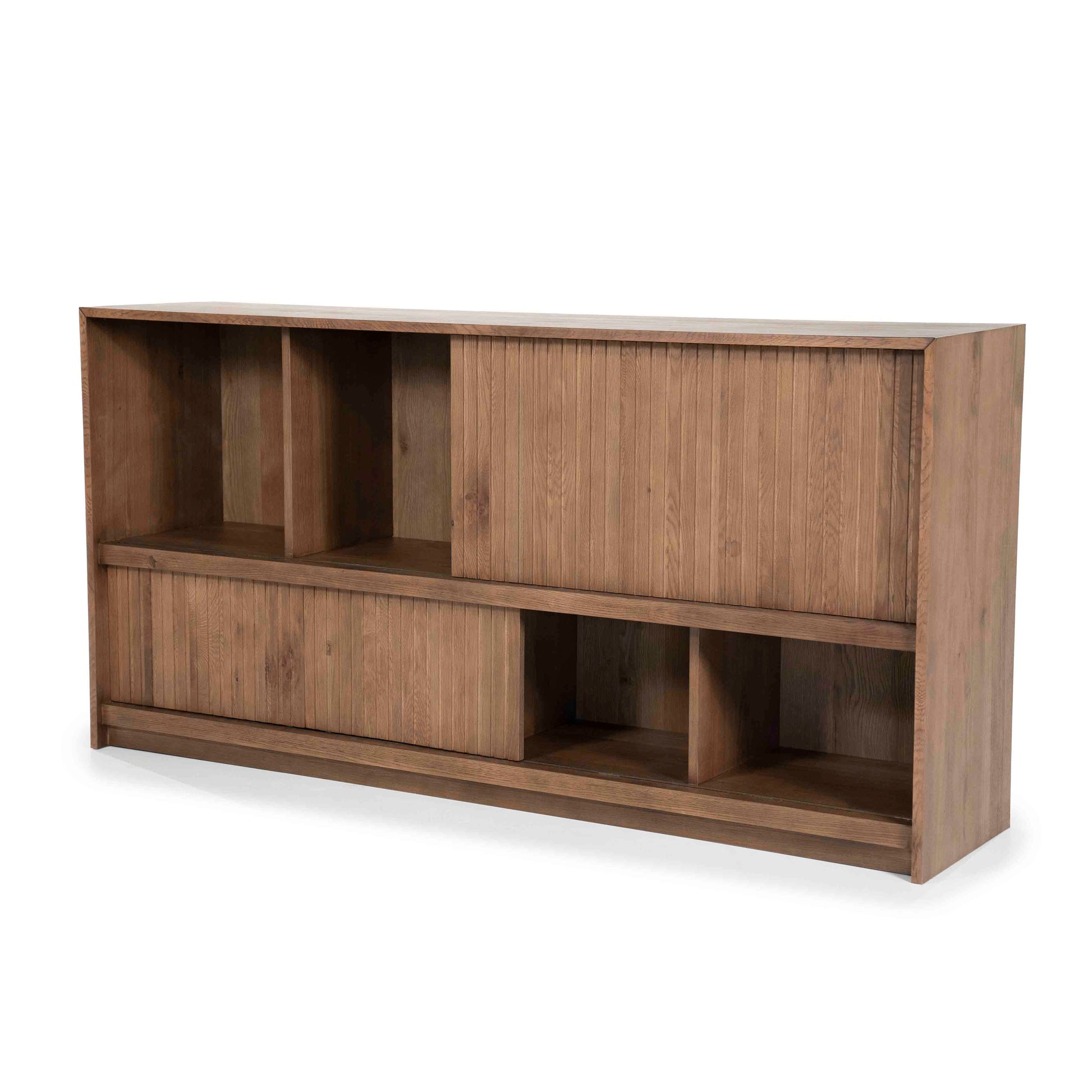 Milo Skjenk med skyvedører. Mørk eik