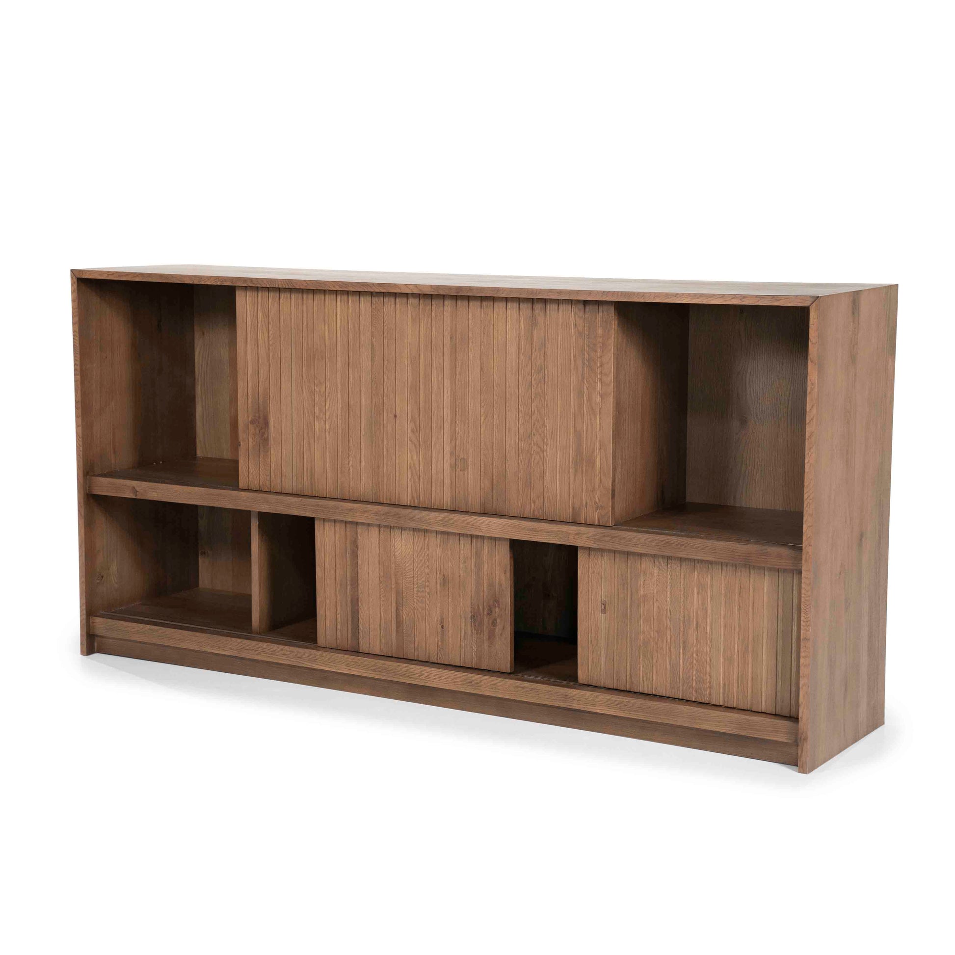 Milo Skjenk med skyvedører. Mørk eik