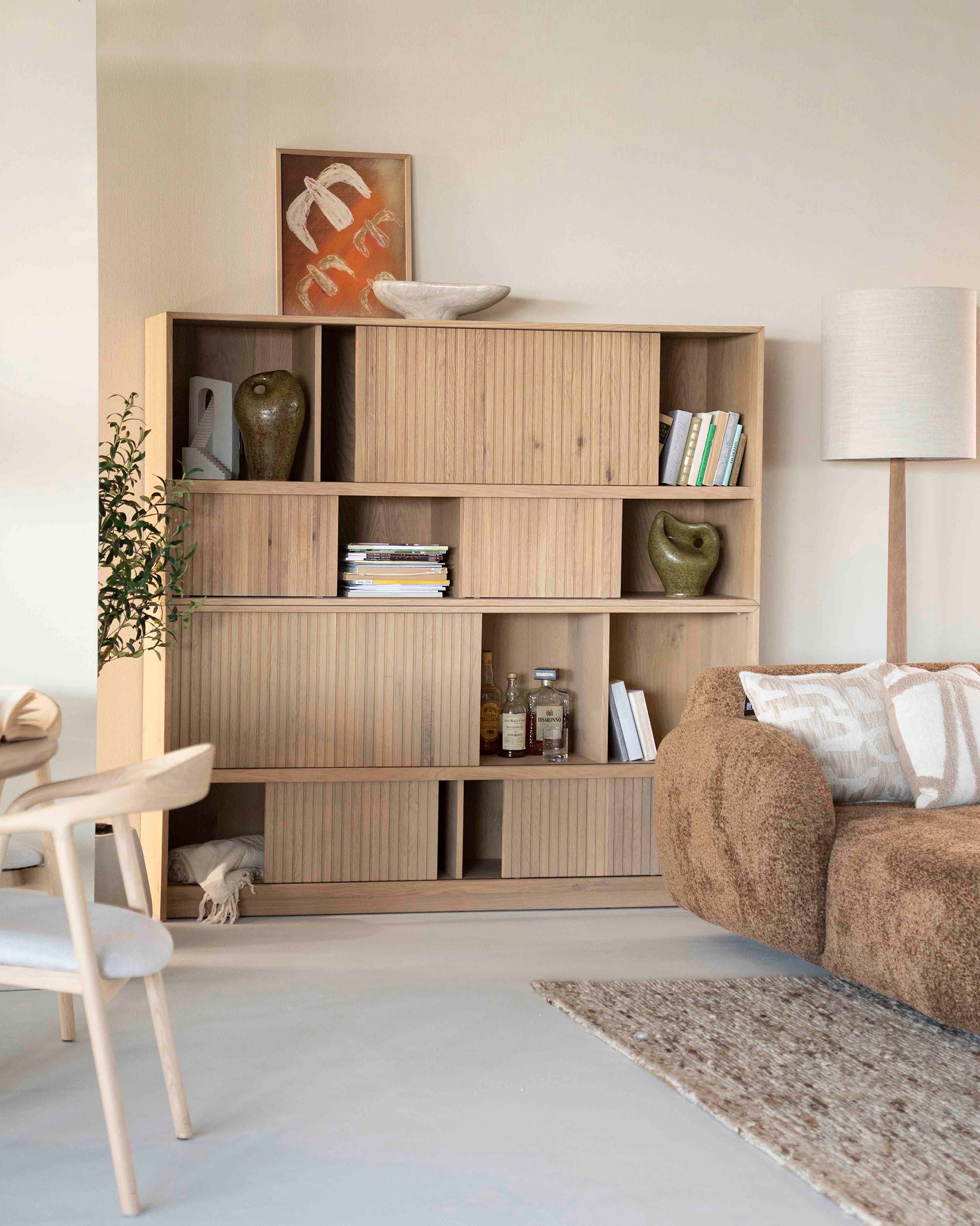 Milo Bokhylle, Lys eik