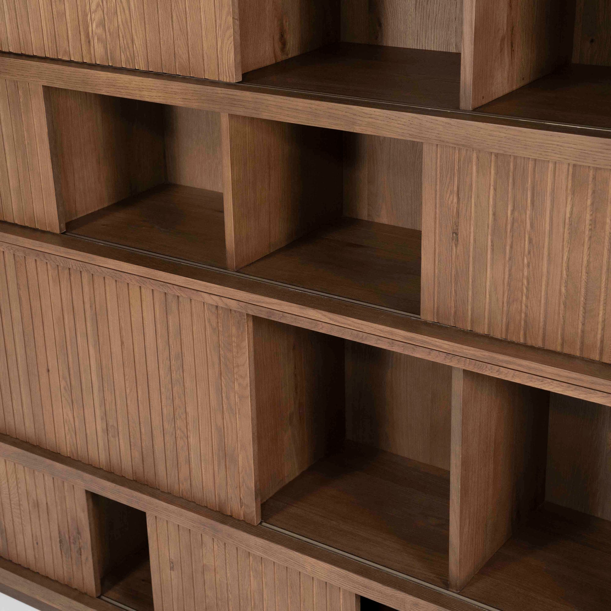 Milo Bokhylle, Mørk eik. Detalje