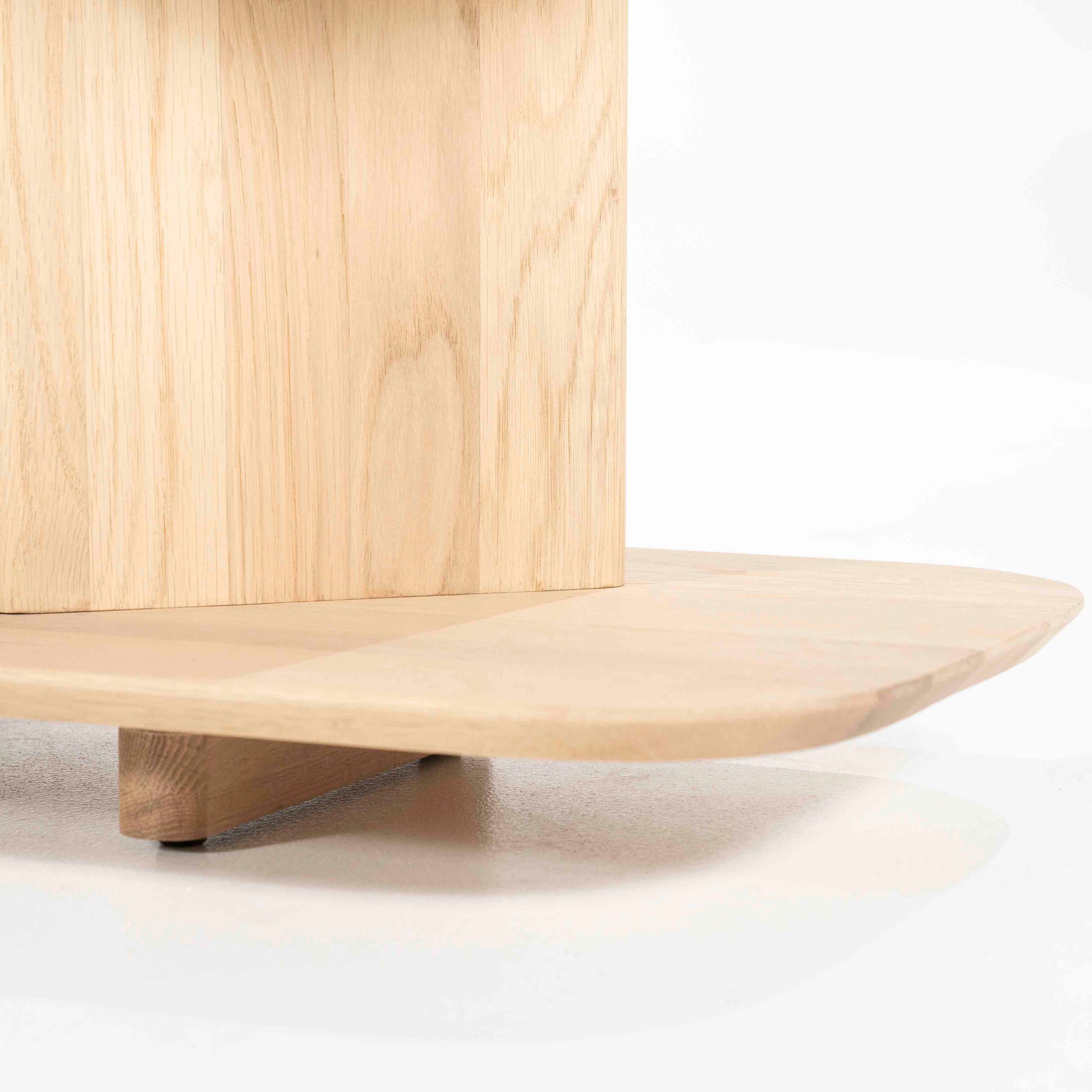 Ty TV-benk, lys eik. Detaljebilde