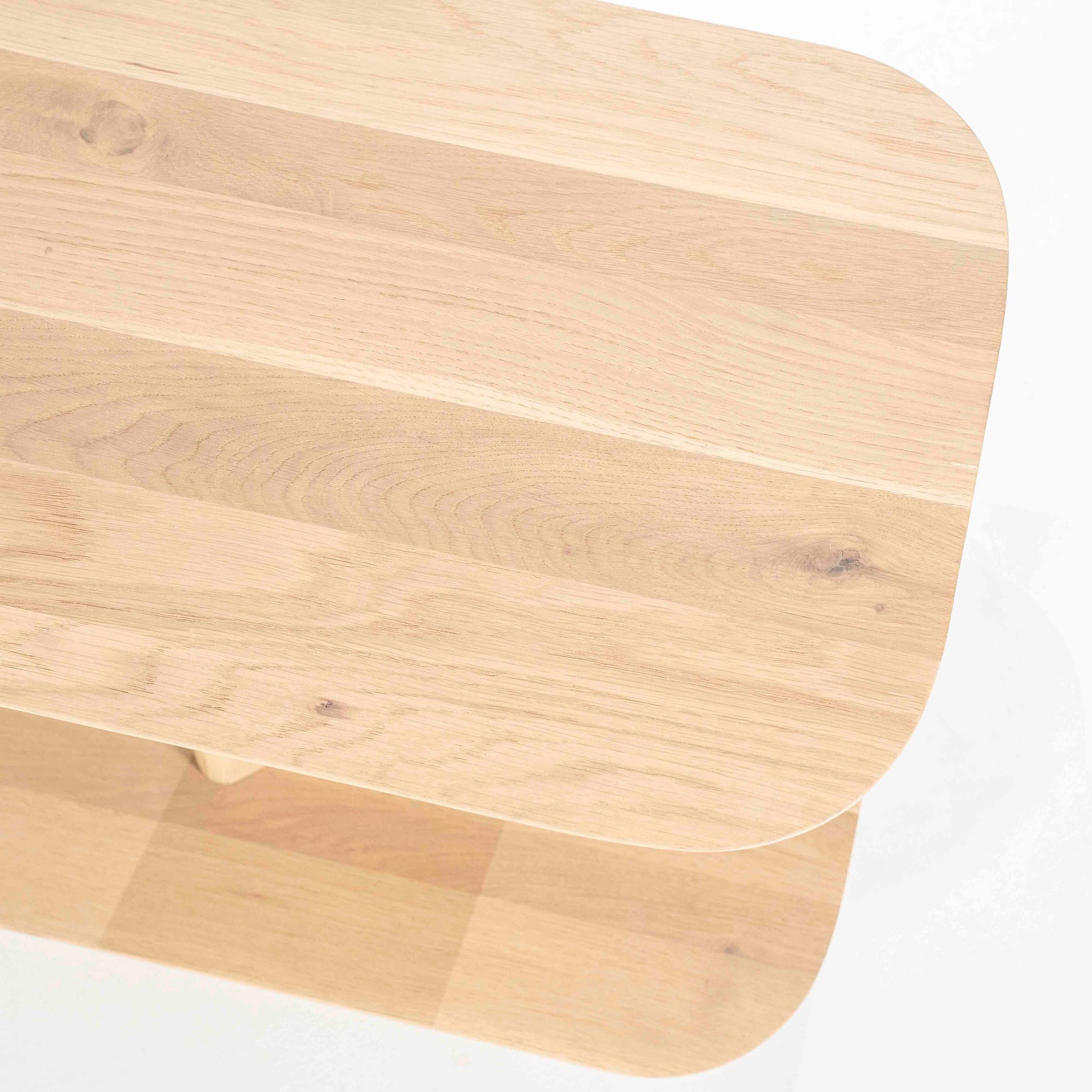 Ty TV-benk, lys eik. Detalje