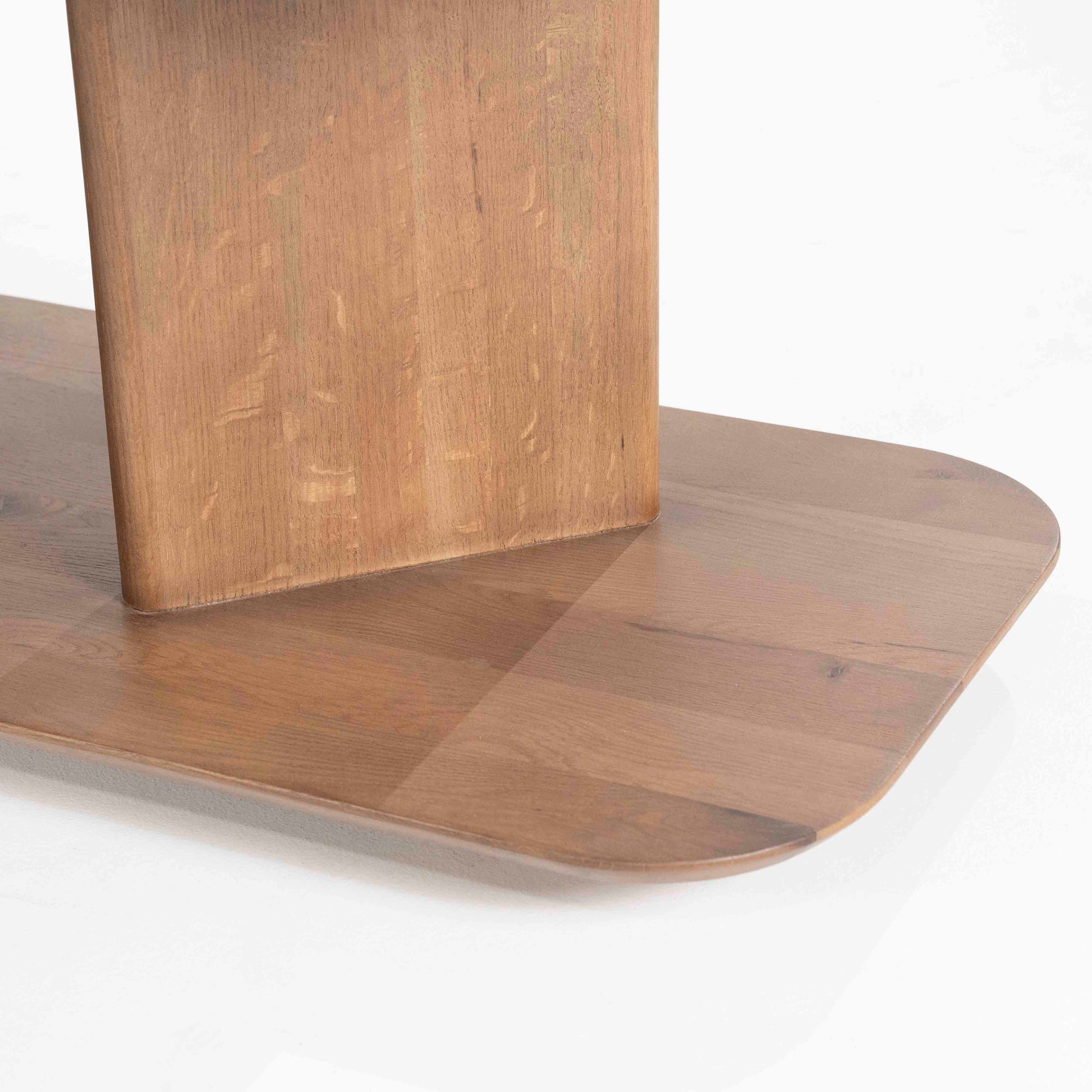 Ty TV-benk, mørk eik.Detalje