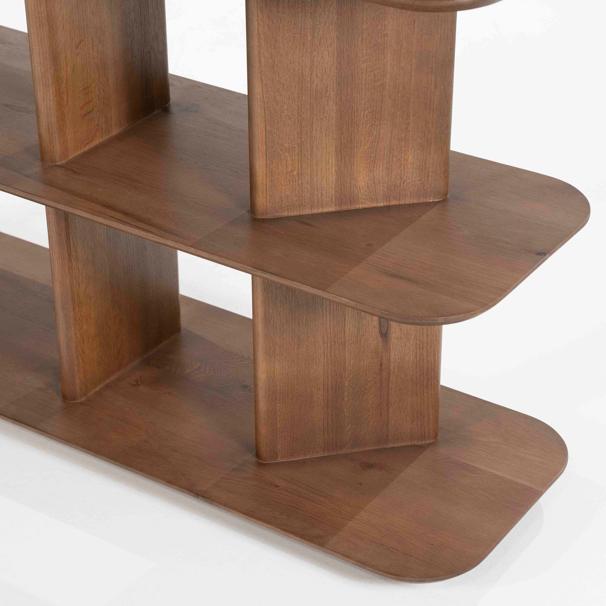 Ty skjenk, mlrk eik. Detaljebilde