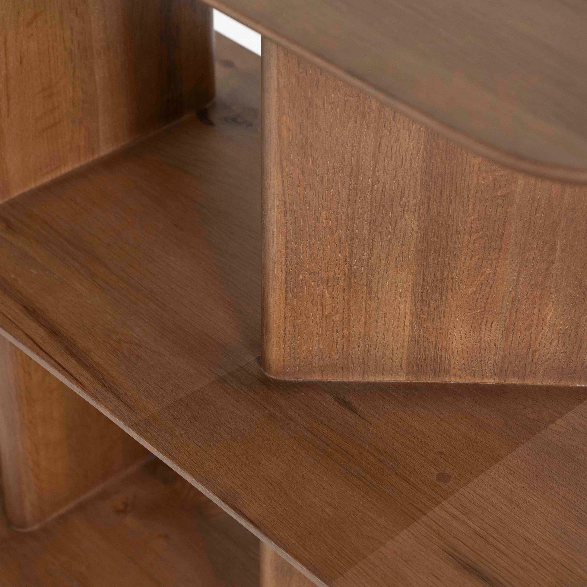 Ty skjenk, mlrk eik. Detaljebilde