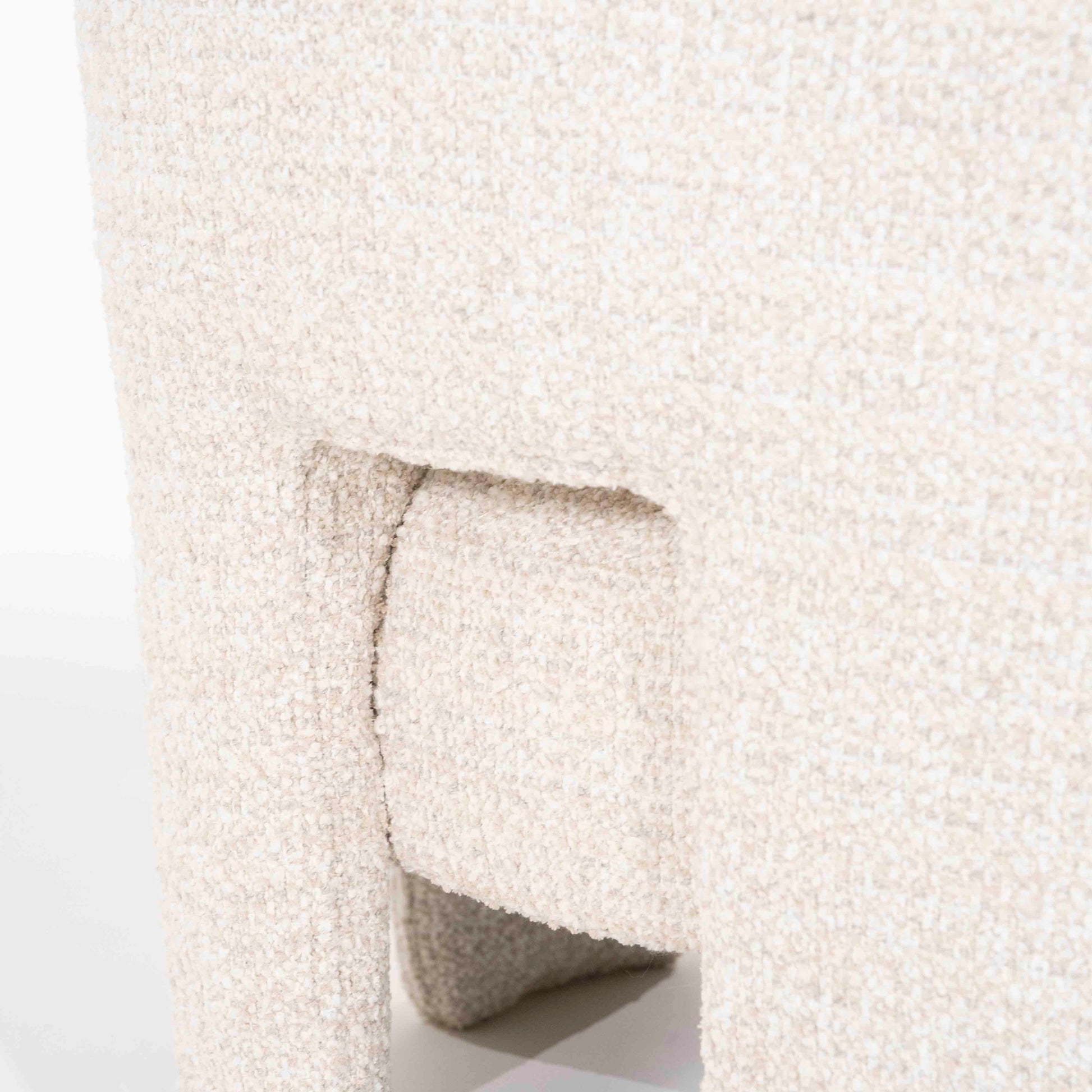 Lenestol i kremfarget bouclé