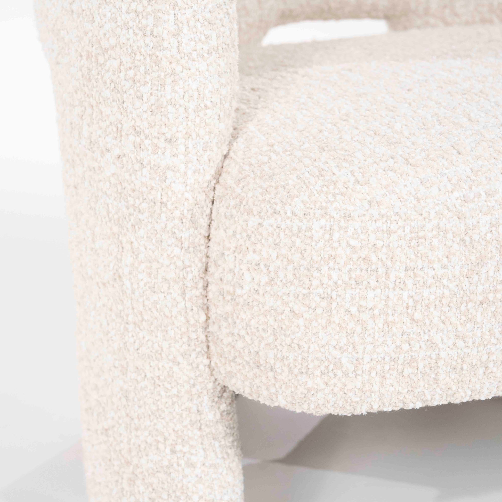 Lenestol i kremfarget bouclé