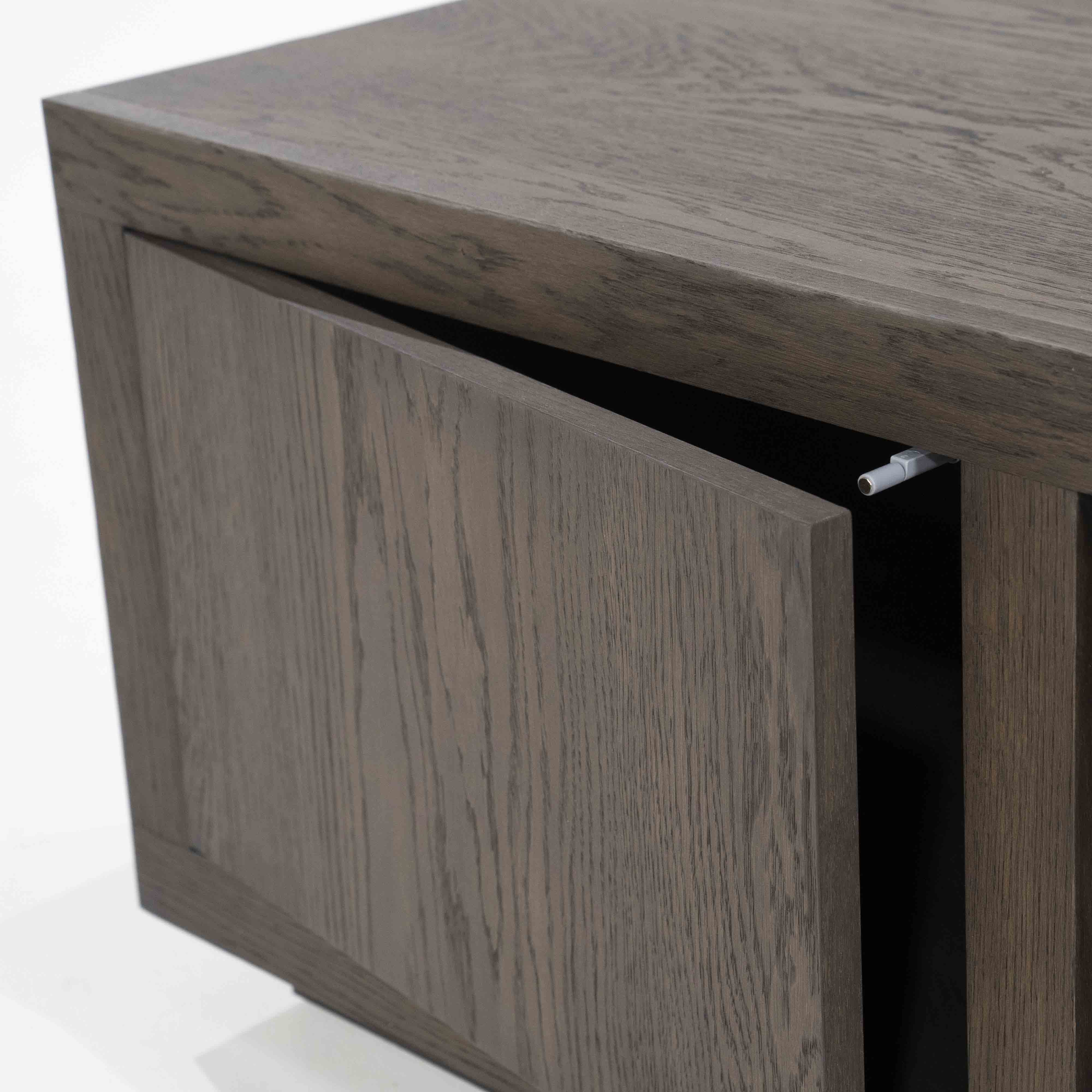 Helsinki TV-benk, Mørk brun