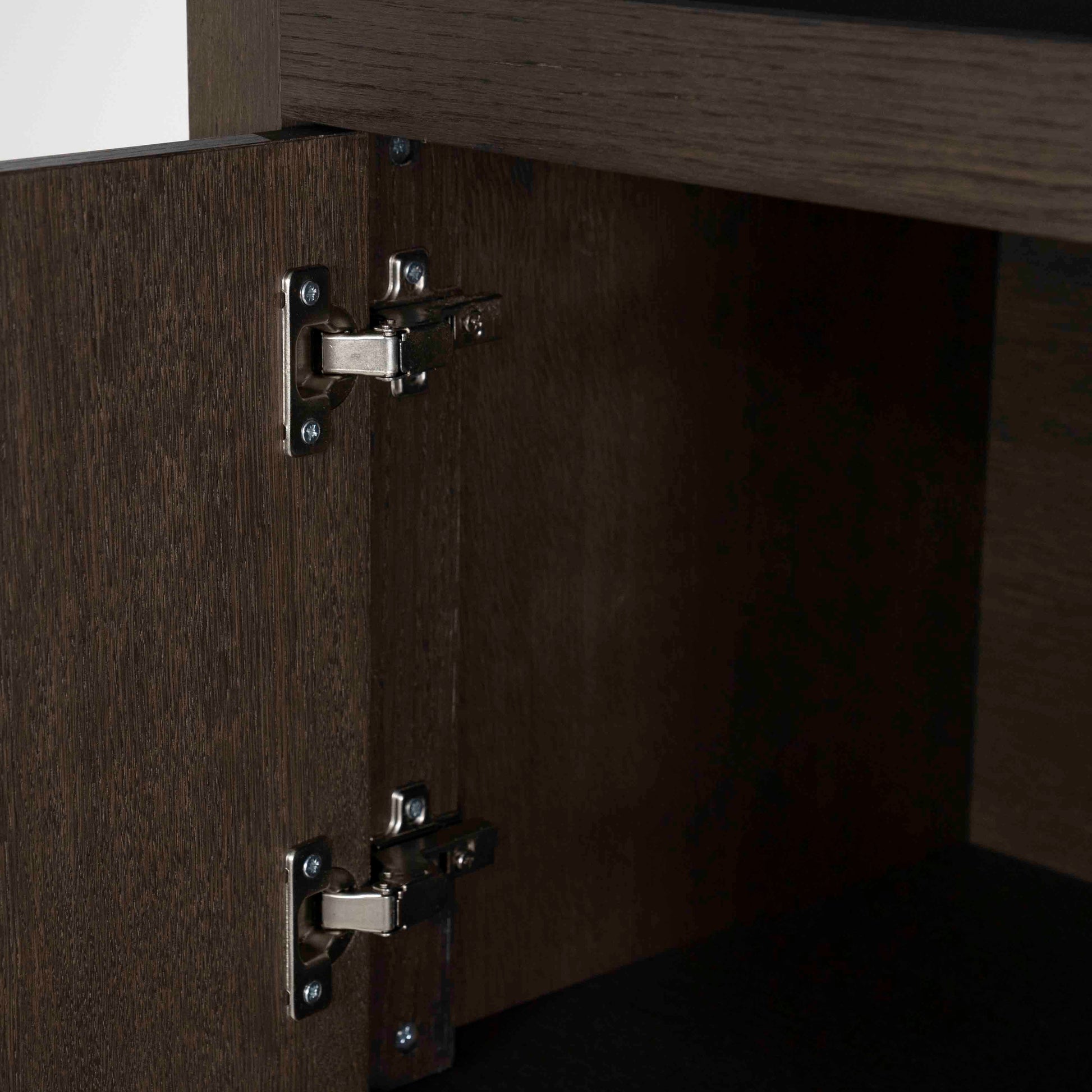 Helsinki bokhylle med skuffer og dører, mørk eik. Detaljebilde