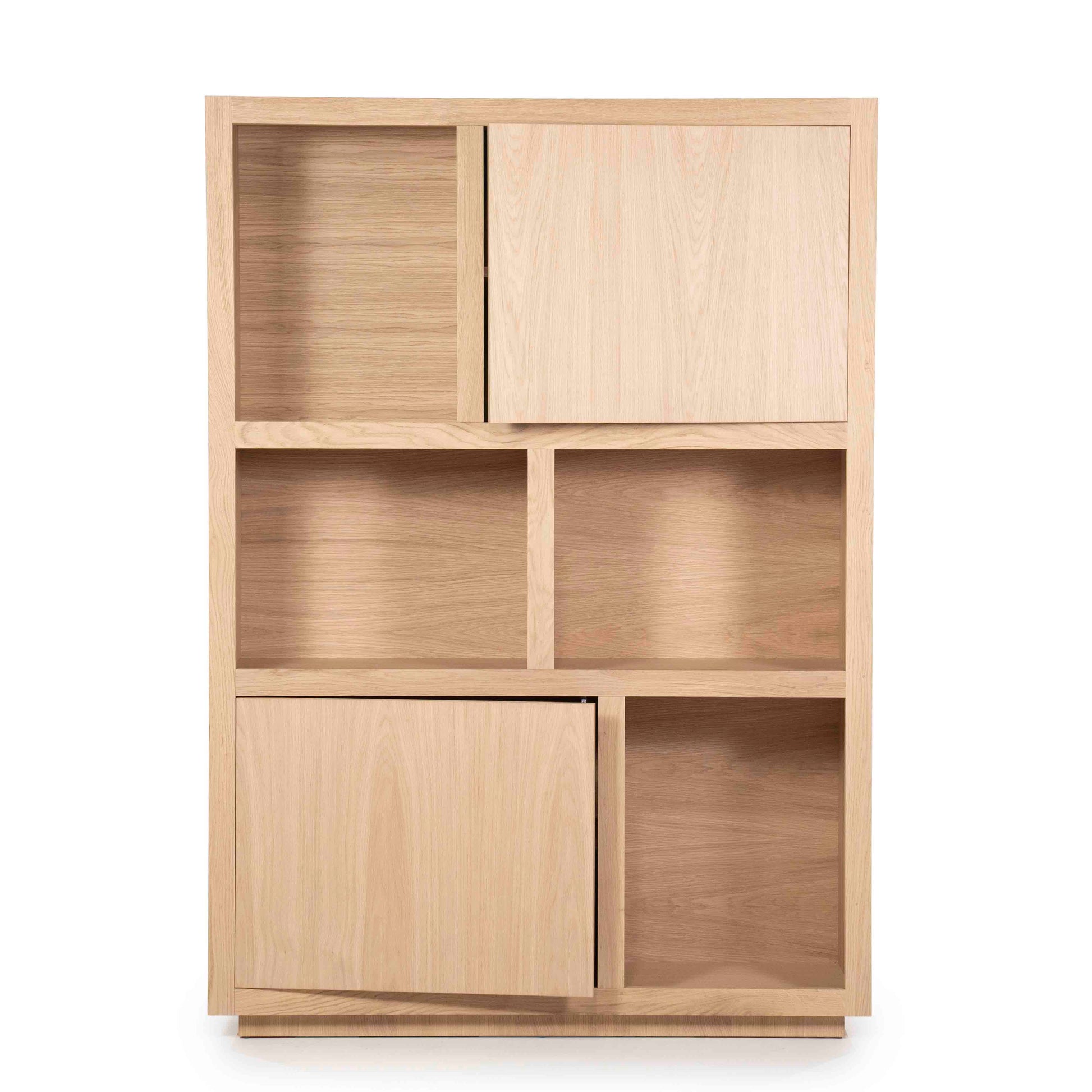 Helsinki bokhylle med skuffer og dører, lys eik