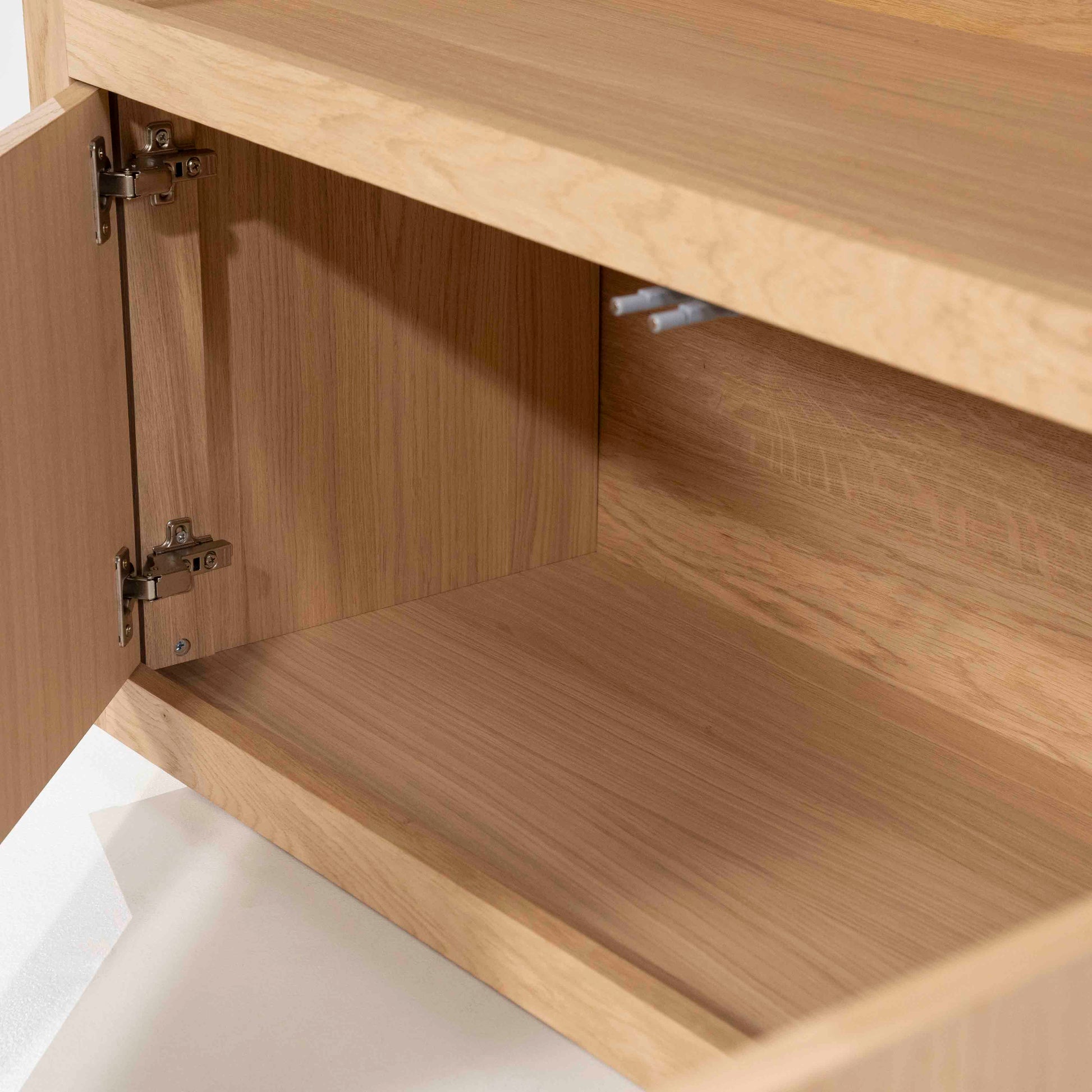 Helsinki bokhylle med skuffer og dører, lys eik