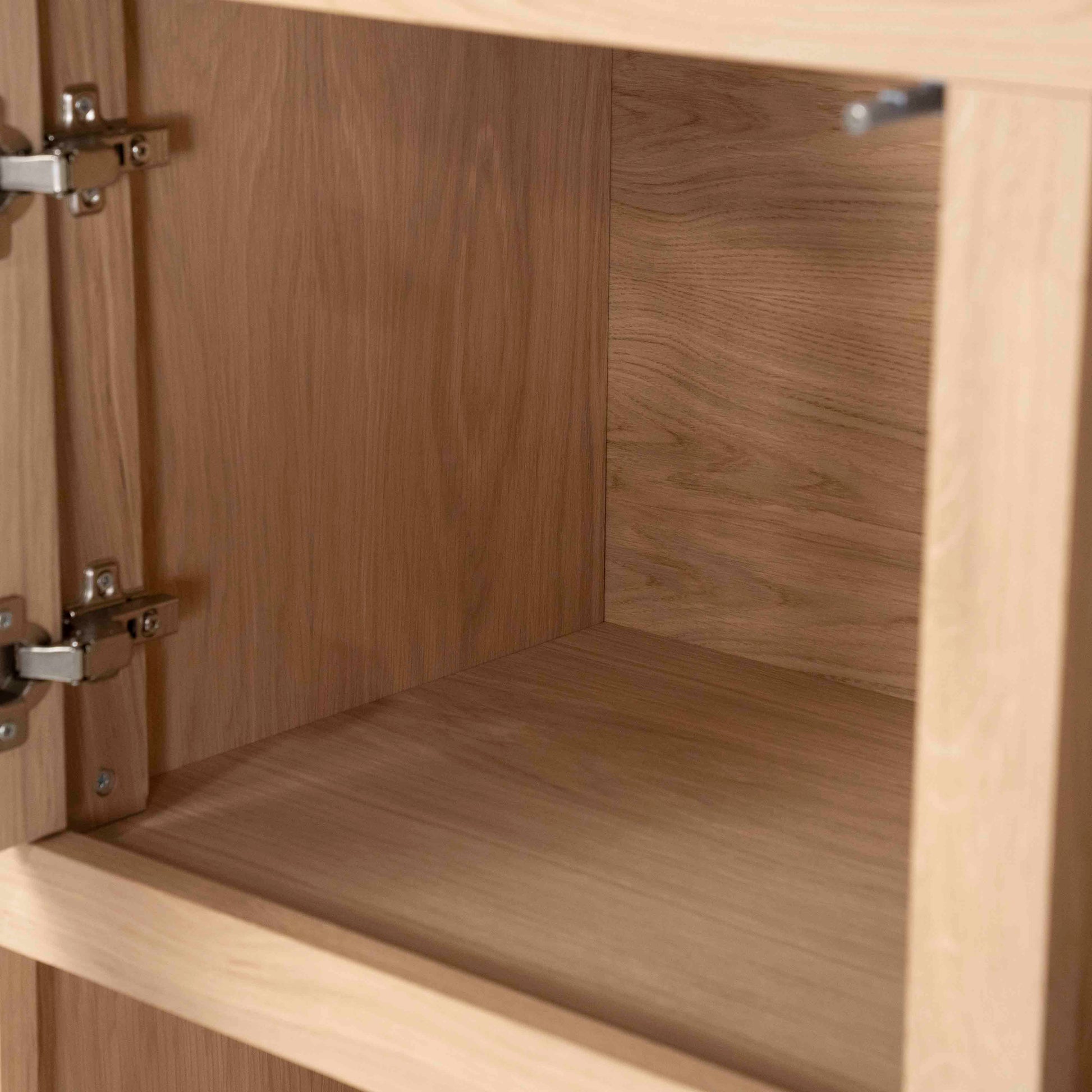 Helsinki bokhylle med skuffer og dører, lys eik - nærbilde